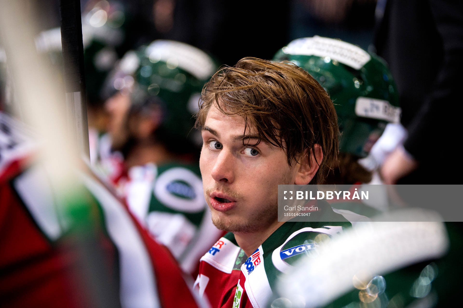 Frölundas Johan Sundström i båset utan hjälm