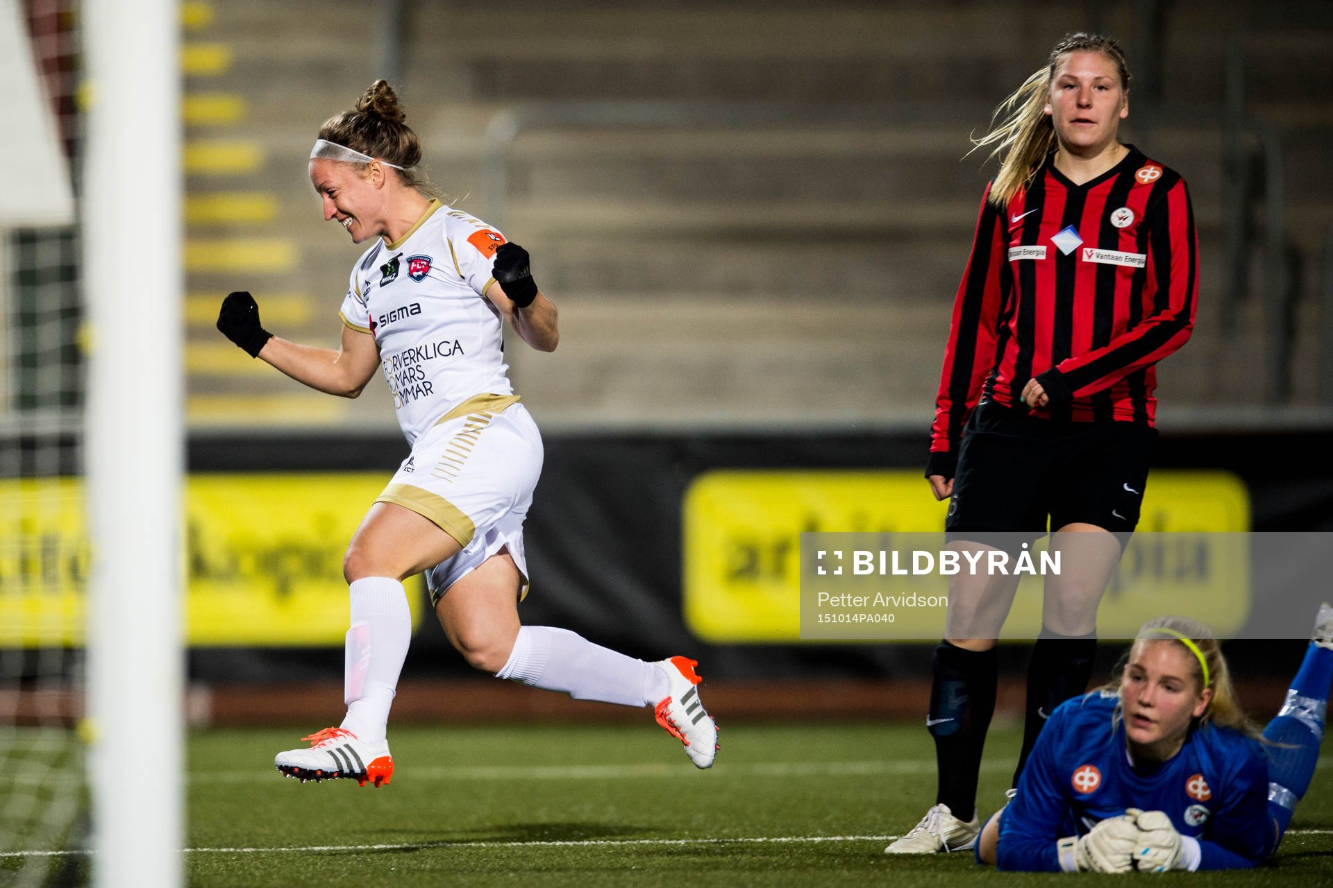 Rosengårds Josee Belanger jublar