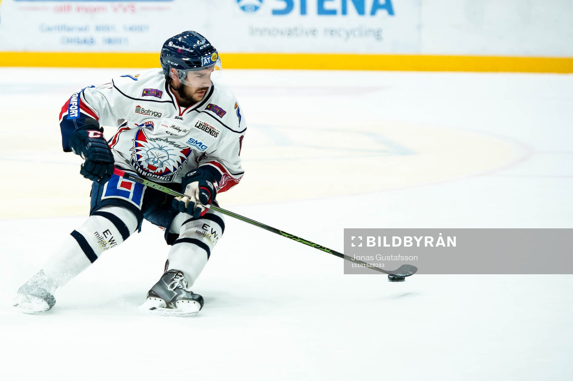 Linköpings Garret Roe värmer upp