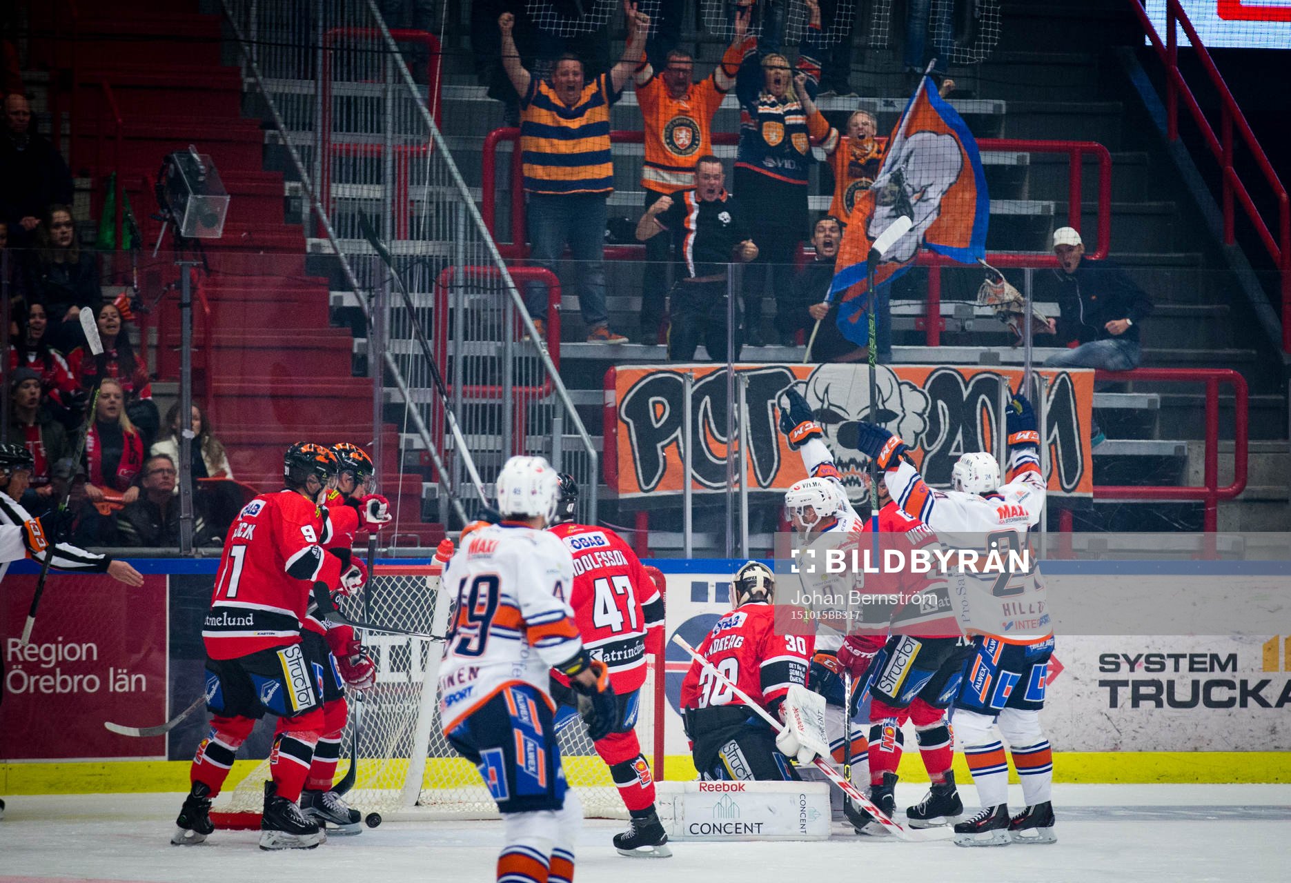 Växjös Josh Hennessy gör 0-1 och jublar