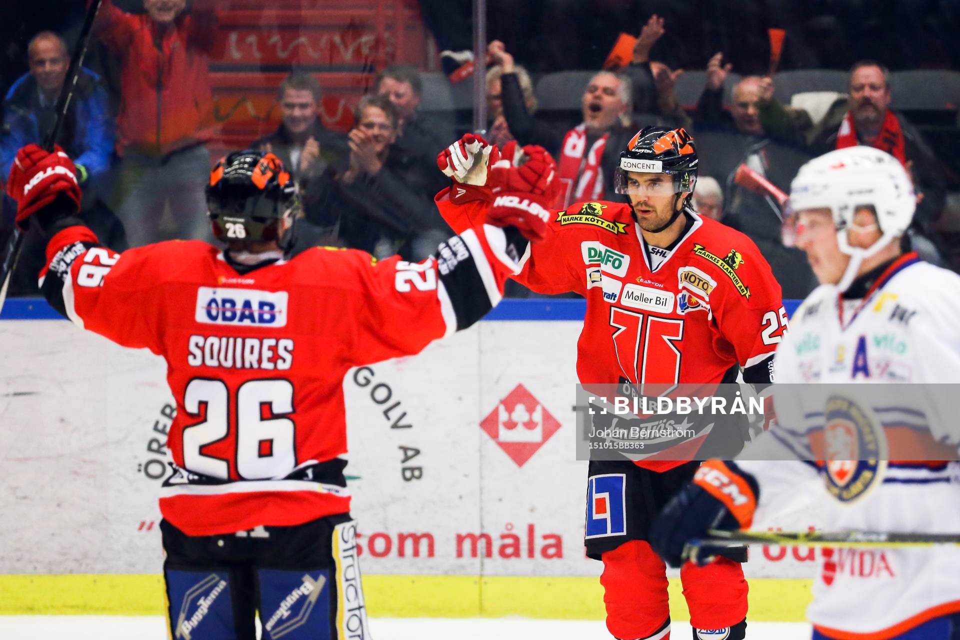 Örebros Greg Squires och Martin Johansson jublar
