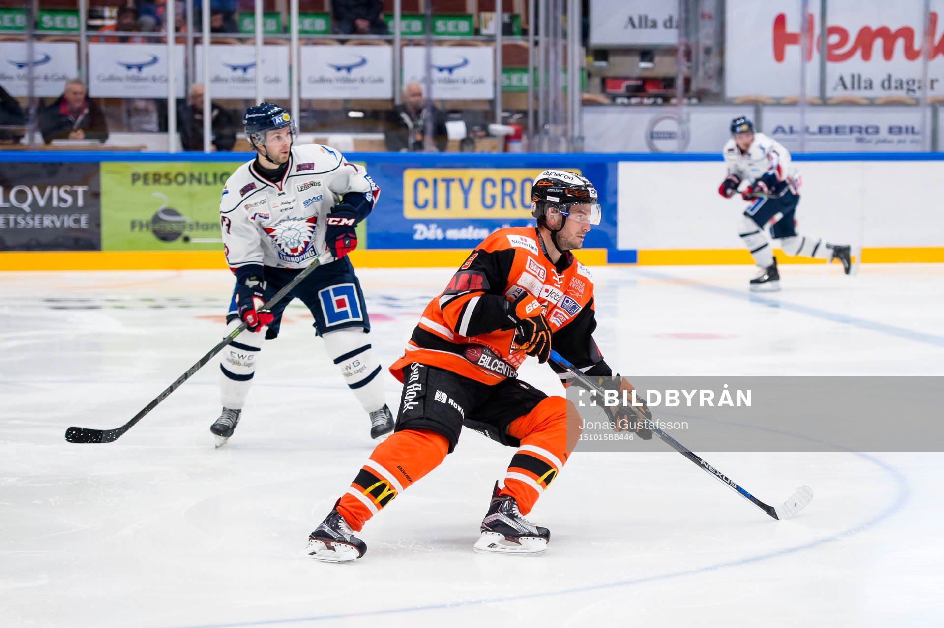 Karlskronas Vjatjeslav Trukhno med pucken