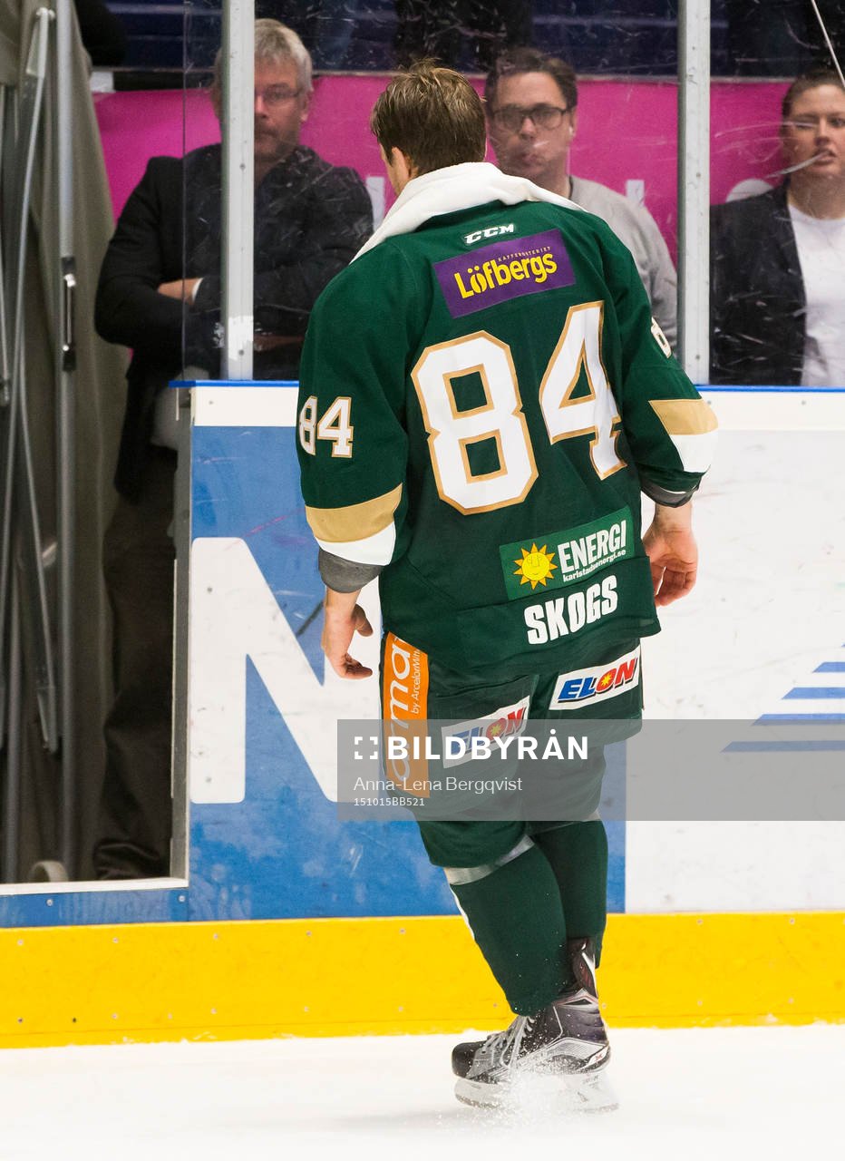 Färjestads Tomas Skogs har ont och lämnar  isen