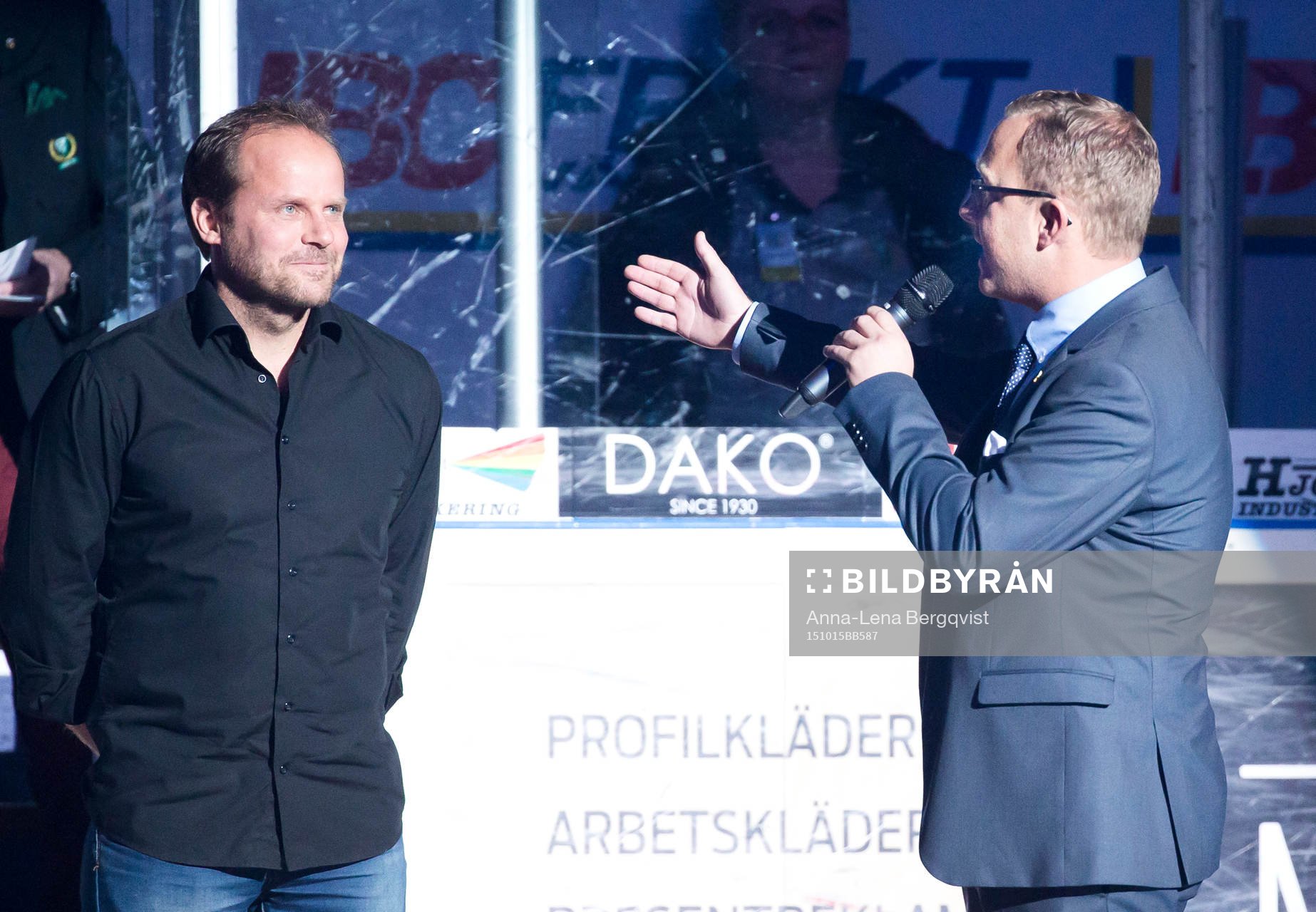 Färjestads förre spelare Greger Artursson uppvaktas före