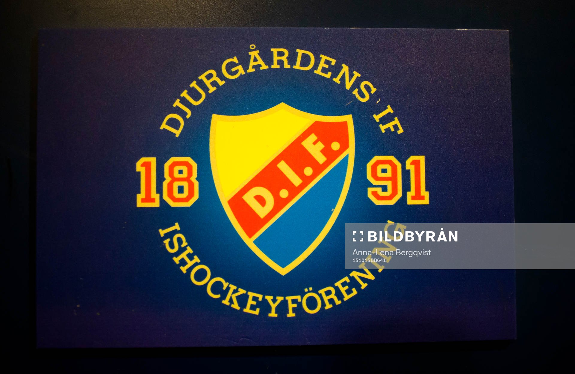 Djurgårdens logga hänger på dörren till