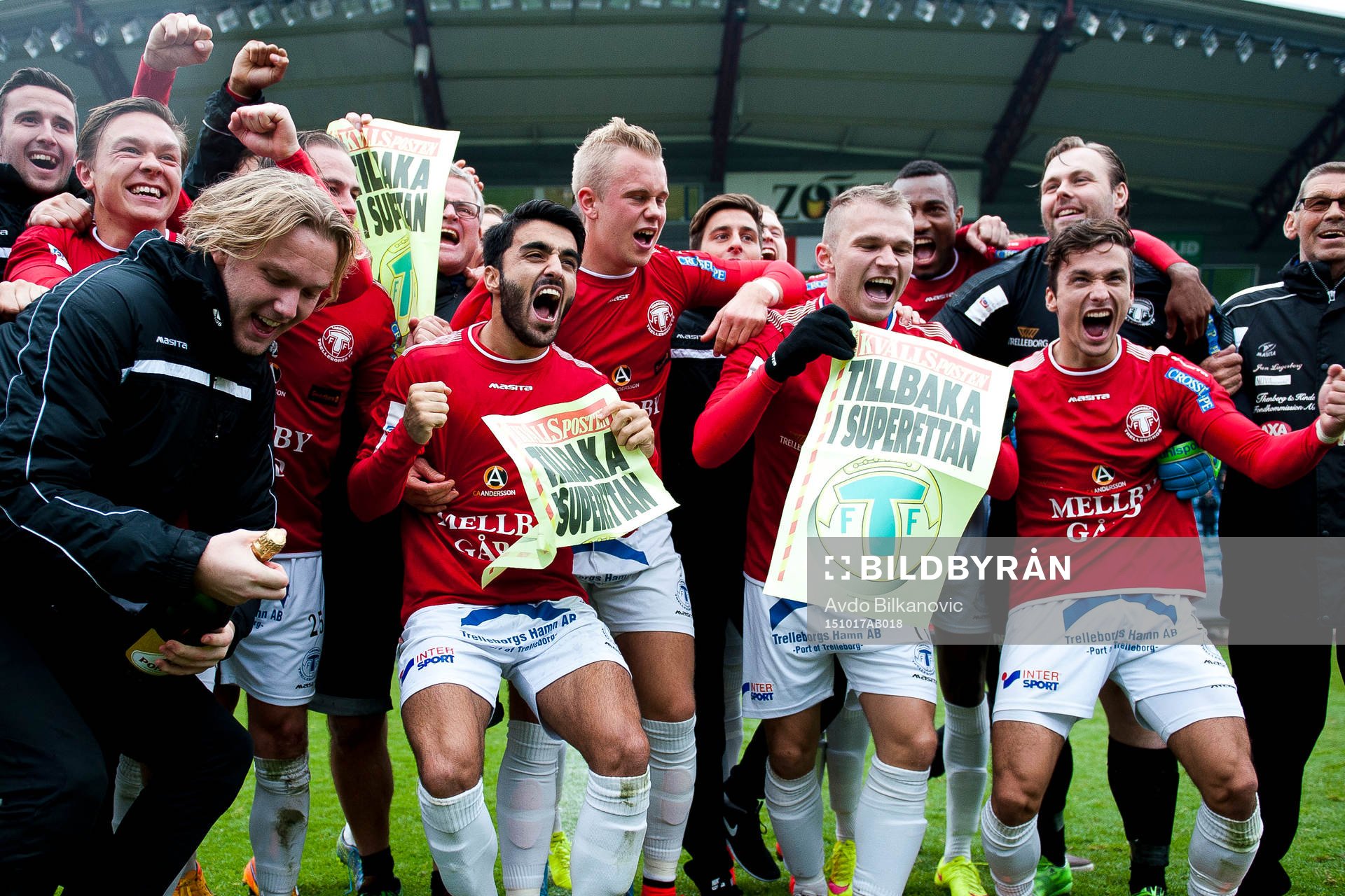 Trelleborgs spelare jublar efter slutsignalen under fotbollsmatchen i Div. 1 Södra mellan Eskilsminne IF och Trelleborgs FF den 17 oktober 2015 i Helsingborg.