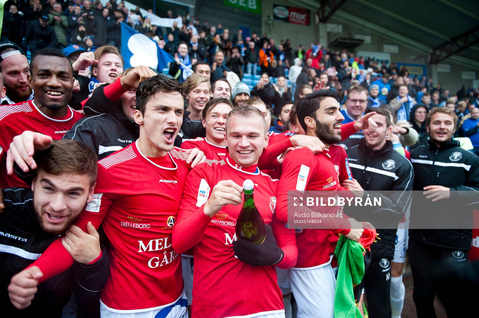 Trelleborgsspelare jublar efter fotbollsmatchen i Div. 1 Södra mellan Eskilsminne IF och Trelleborgs FF den 17 oktober 2015 i Helsingborg.
