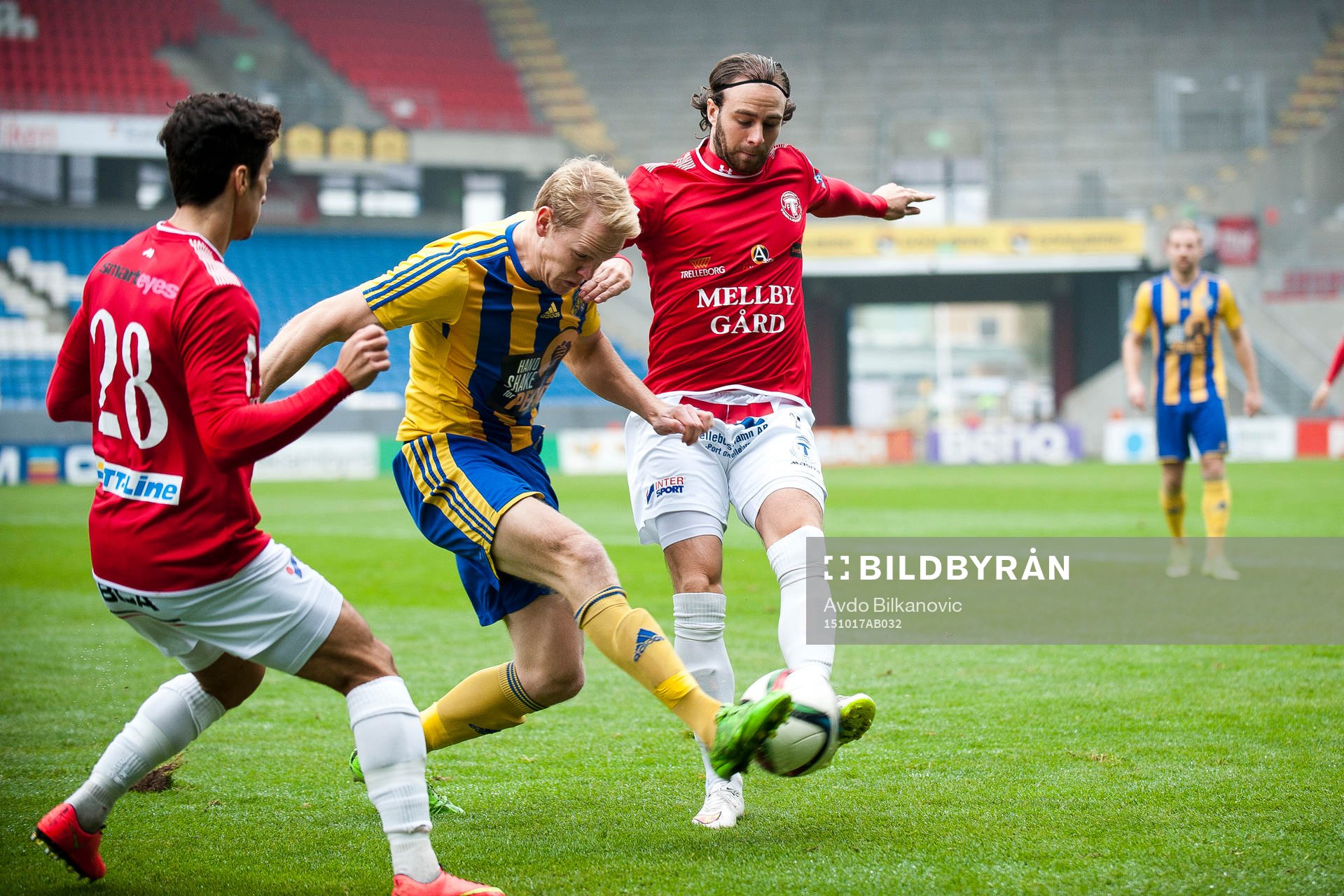 Eskilsminnes Philip Petersson och Trelleborgs Salif Camara