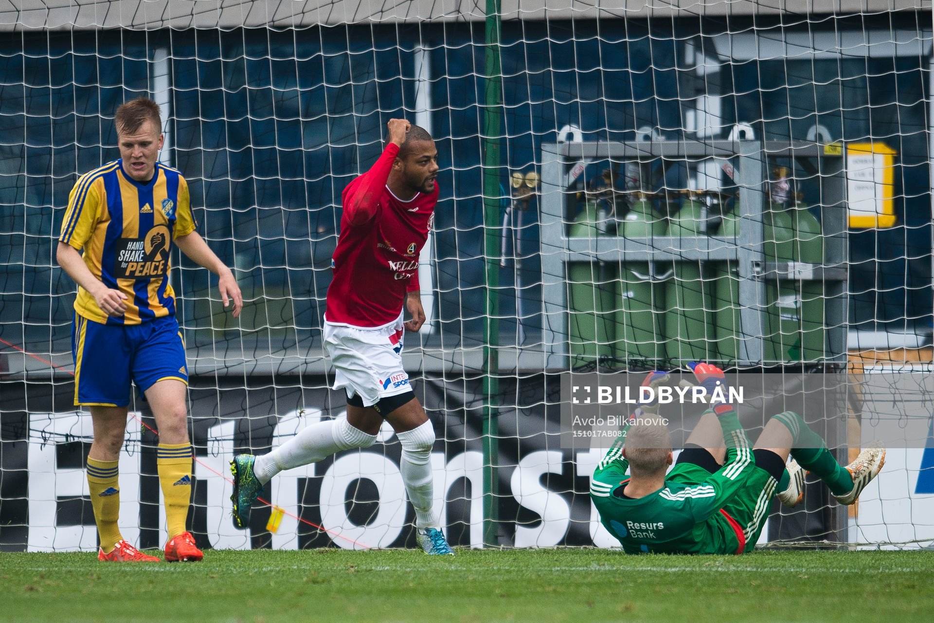 Trelleborgs Salif Camara Jönsson jublar medan Eskilsminnes