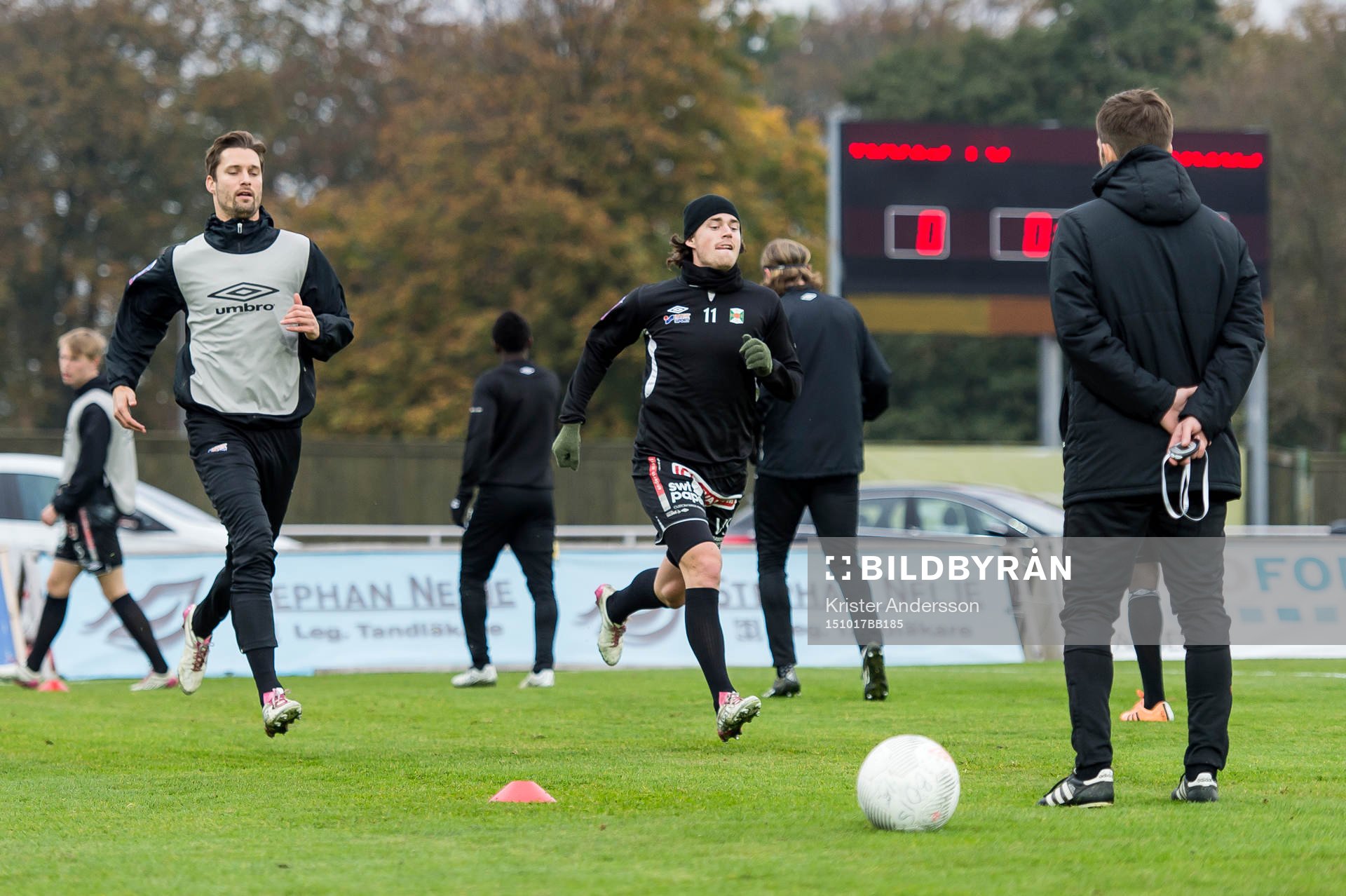 Varberg värmer upp före fotbollsmatchen i Superettan