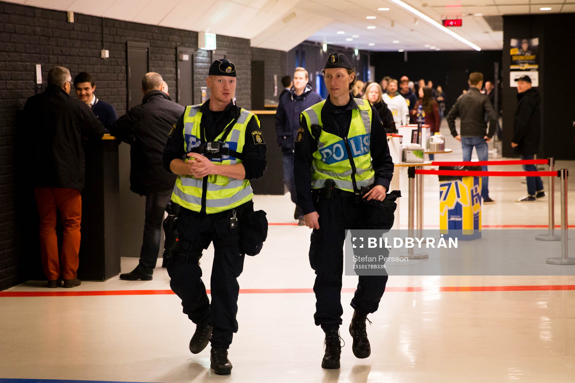 Poliser i arenan
