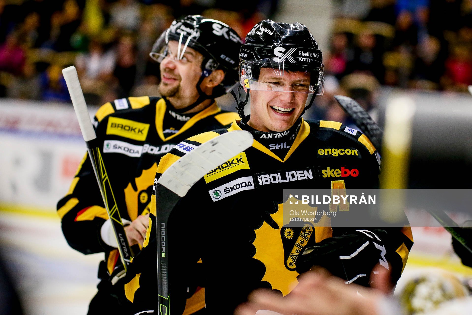 Skellefteås Patrik Zackrisson  och Janne Pesonen jublar