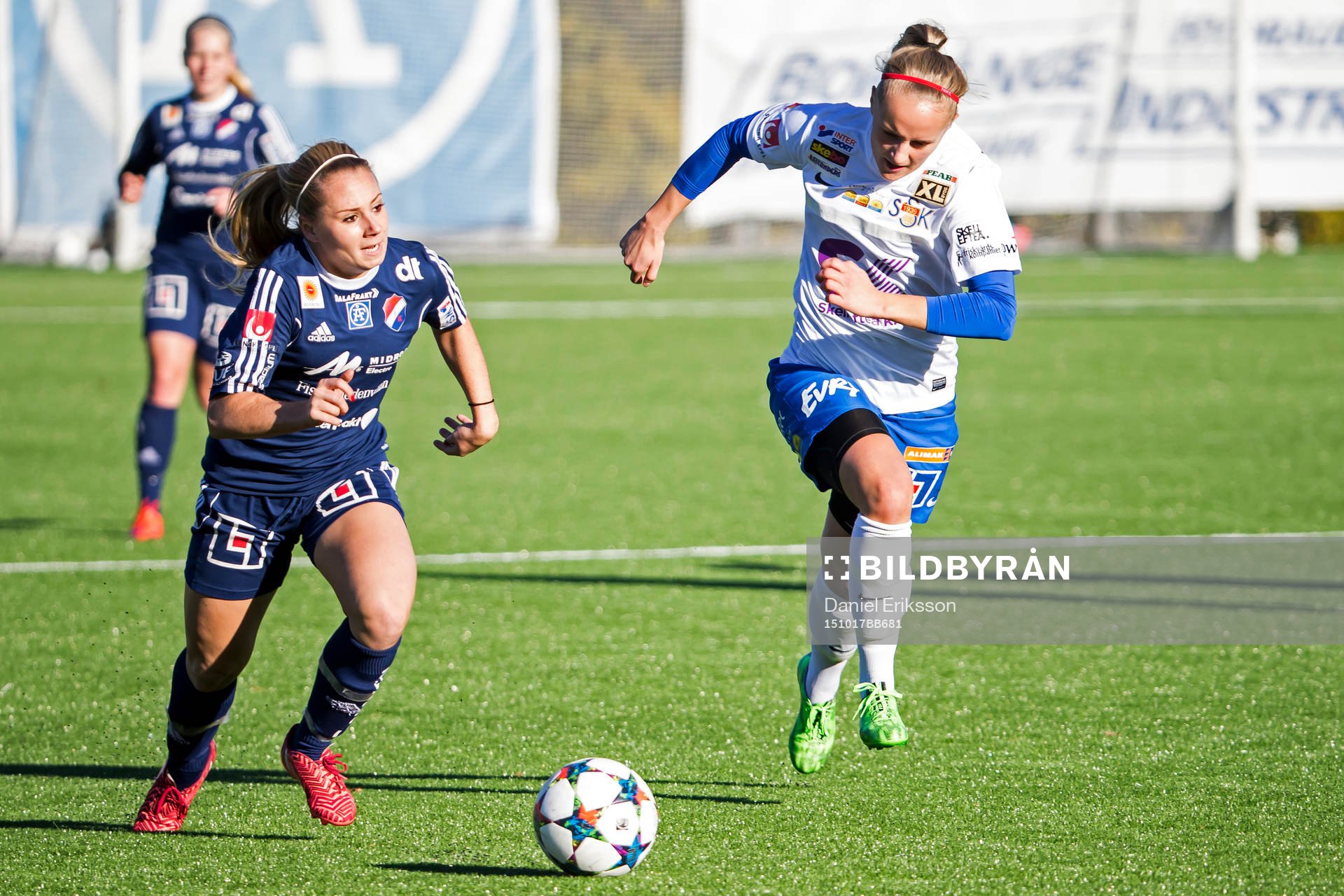 Kvarnsvedens Megan Toohey  jagas av SunnanÄÇ Stina