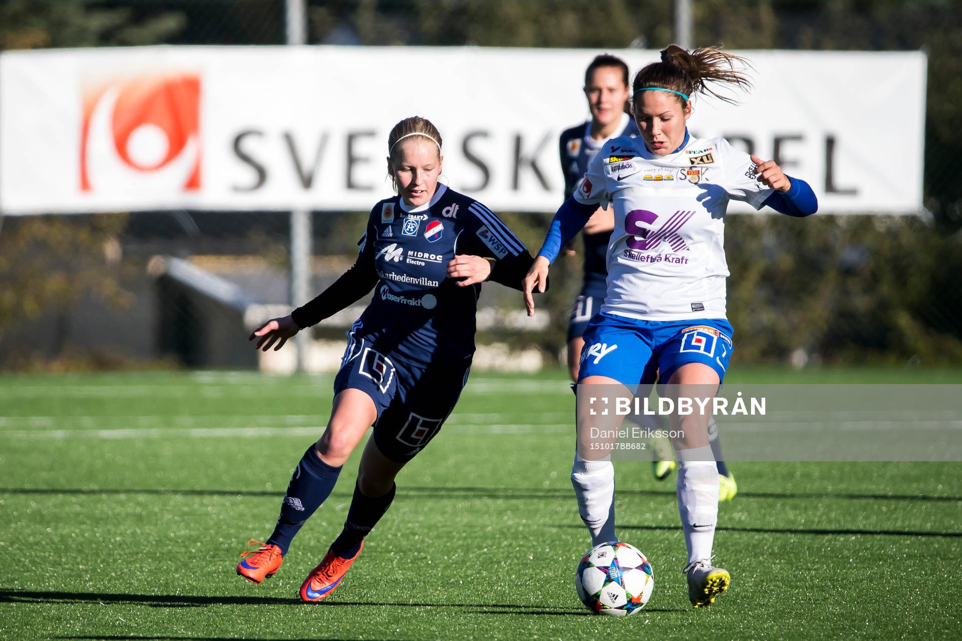Sunnanå Michelle Wörner  i kamp om bollen med