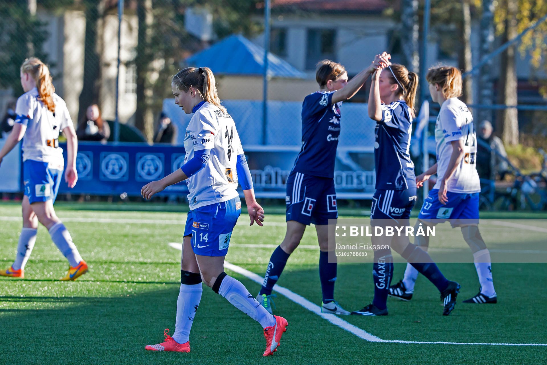 Kvarnsvedens Sarah Elnicky Elin Danielsson jublar