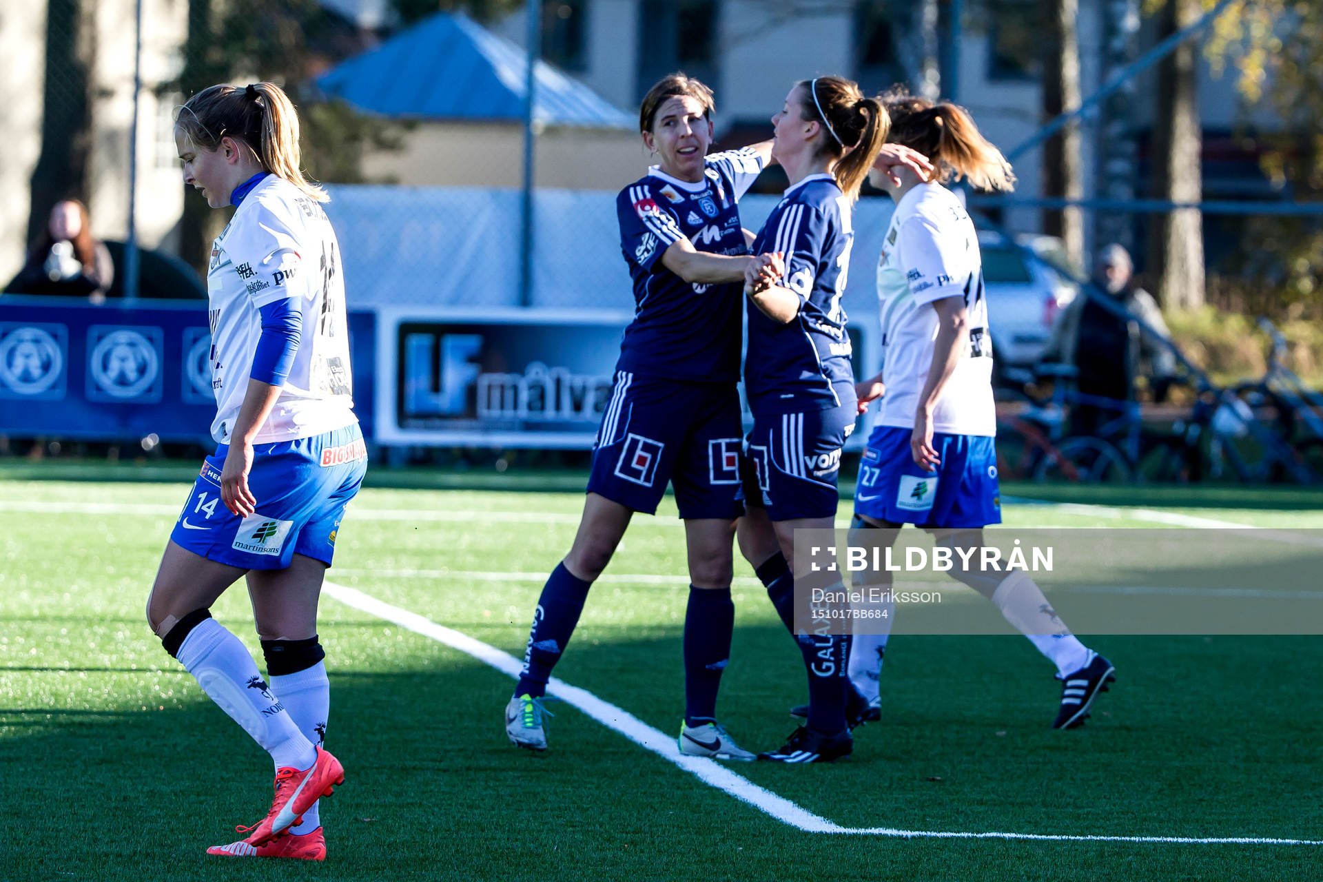 Kvarnsvedens Sarah Elnicky Elin Danielsson jublar