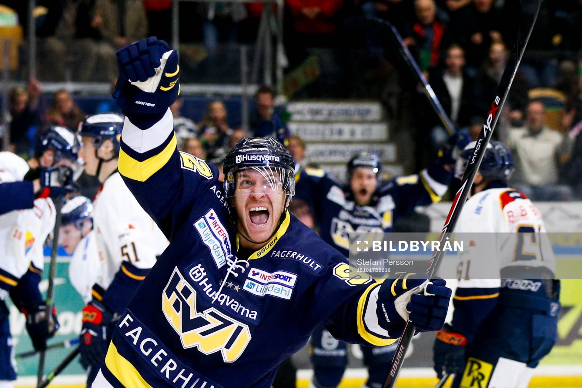 s Teemu Laine jublar