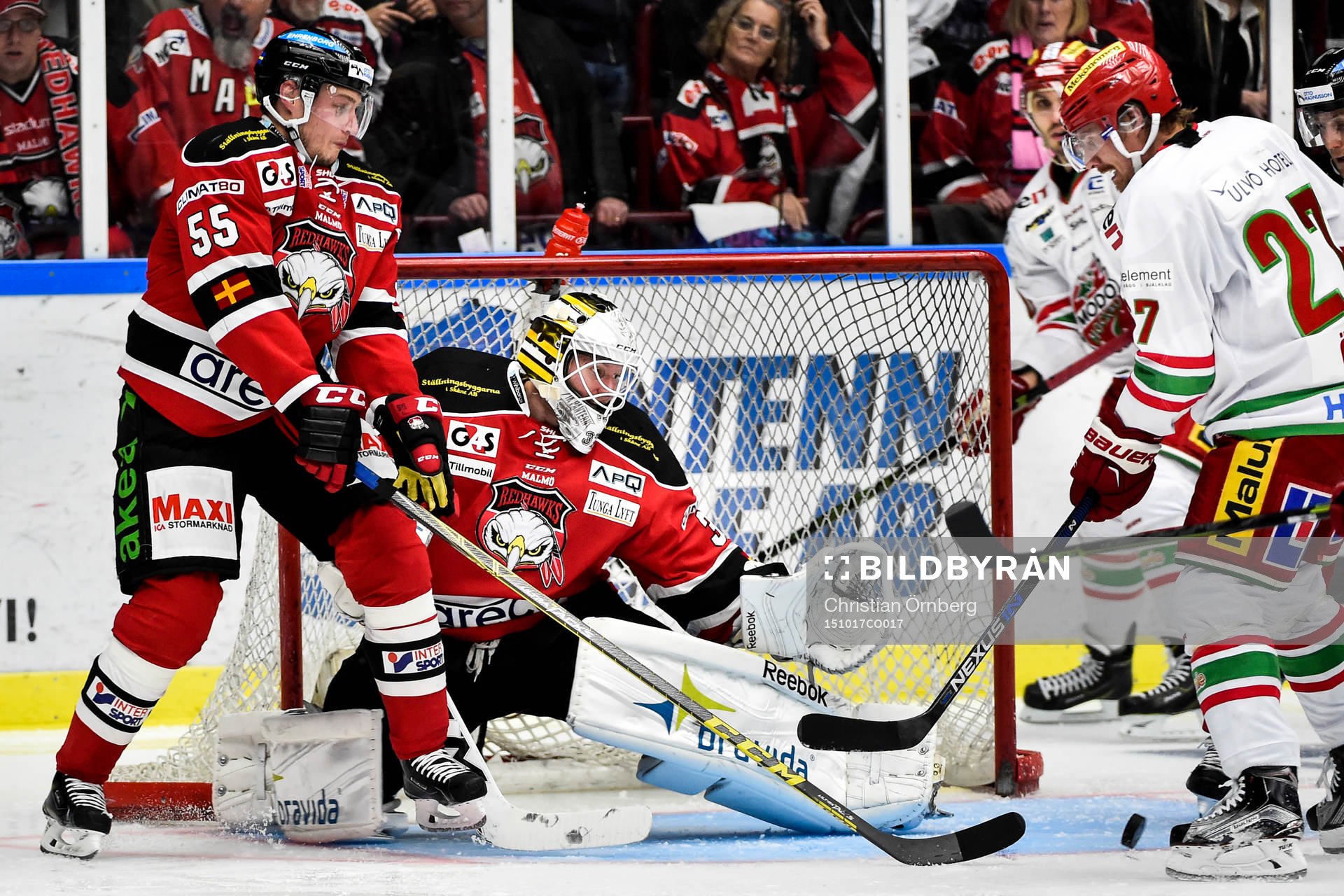 Modos Peter Öberg oroar framför Malmö Redhawks Johan