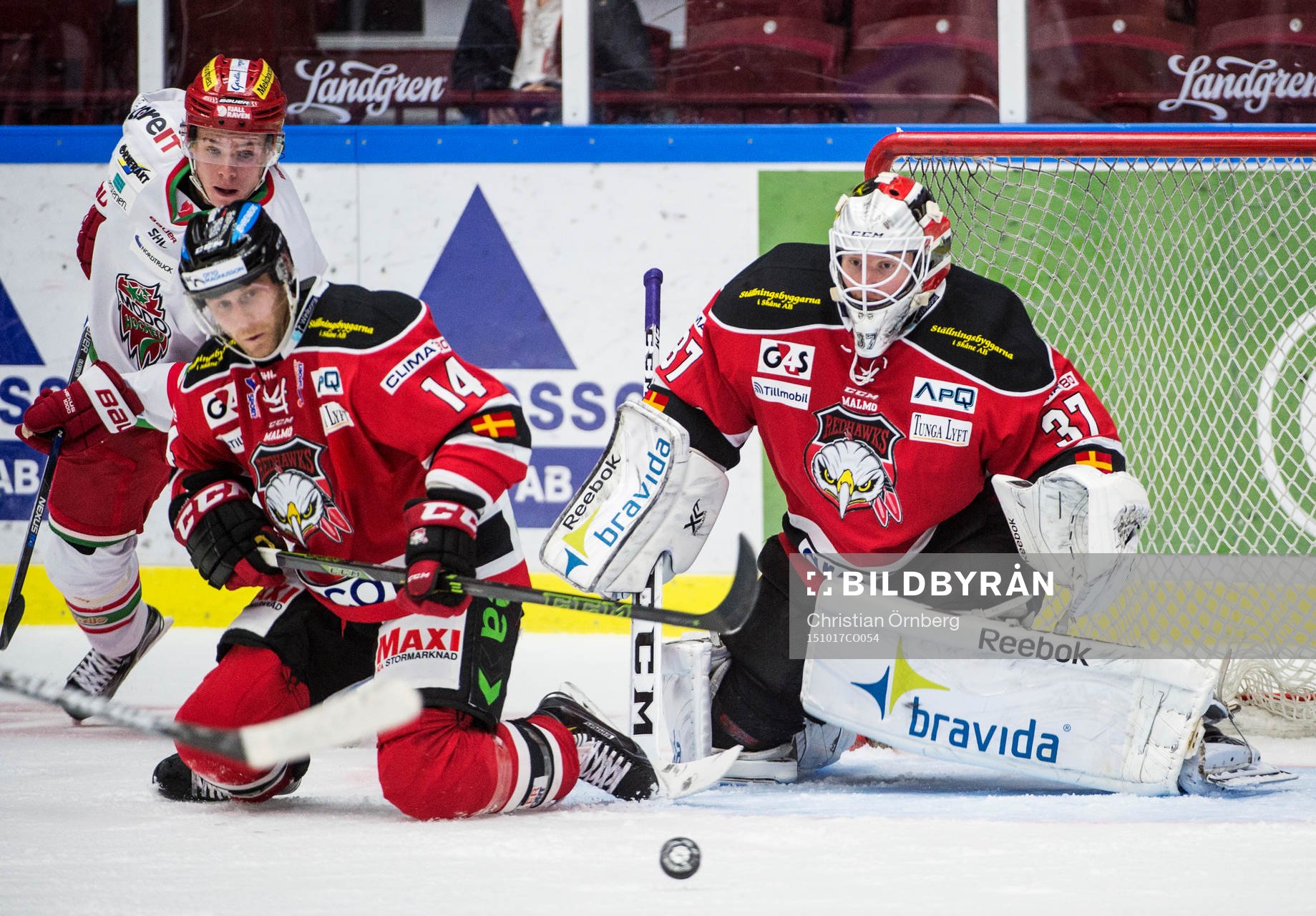 Modos Victor Olofsson mot Malmö Redhawks Derek Meech och