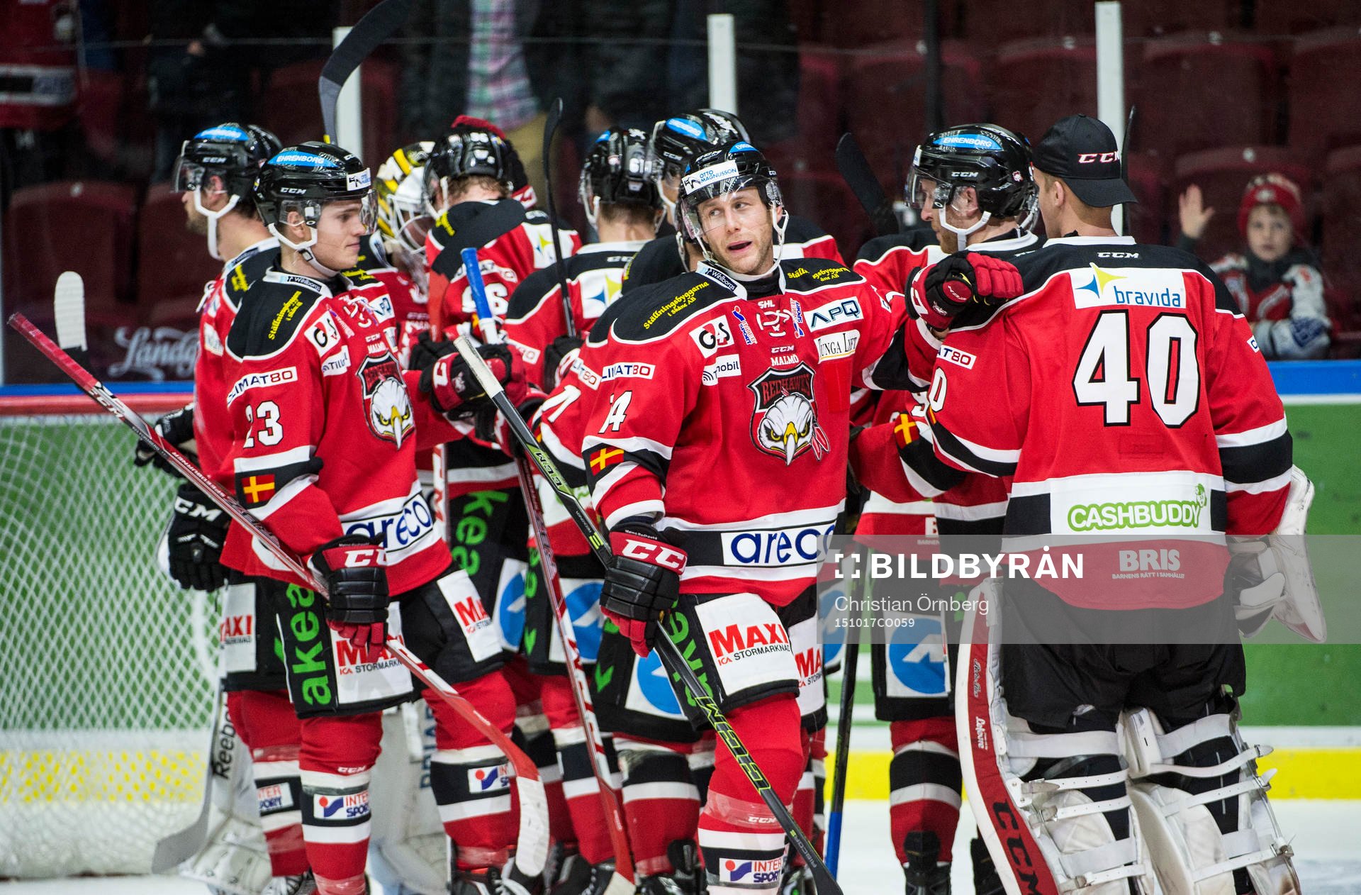 Malmö Redhawks Derek Meech jublar med lagkamraterna