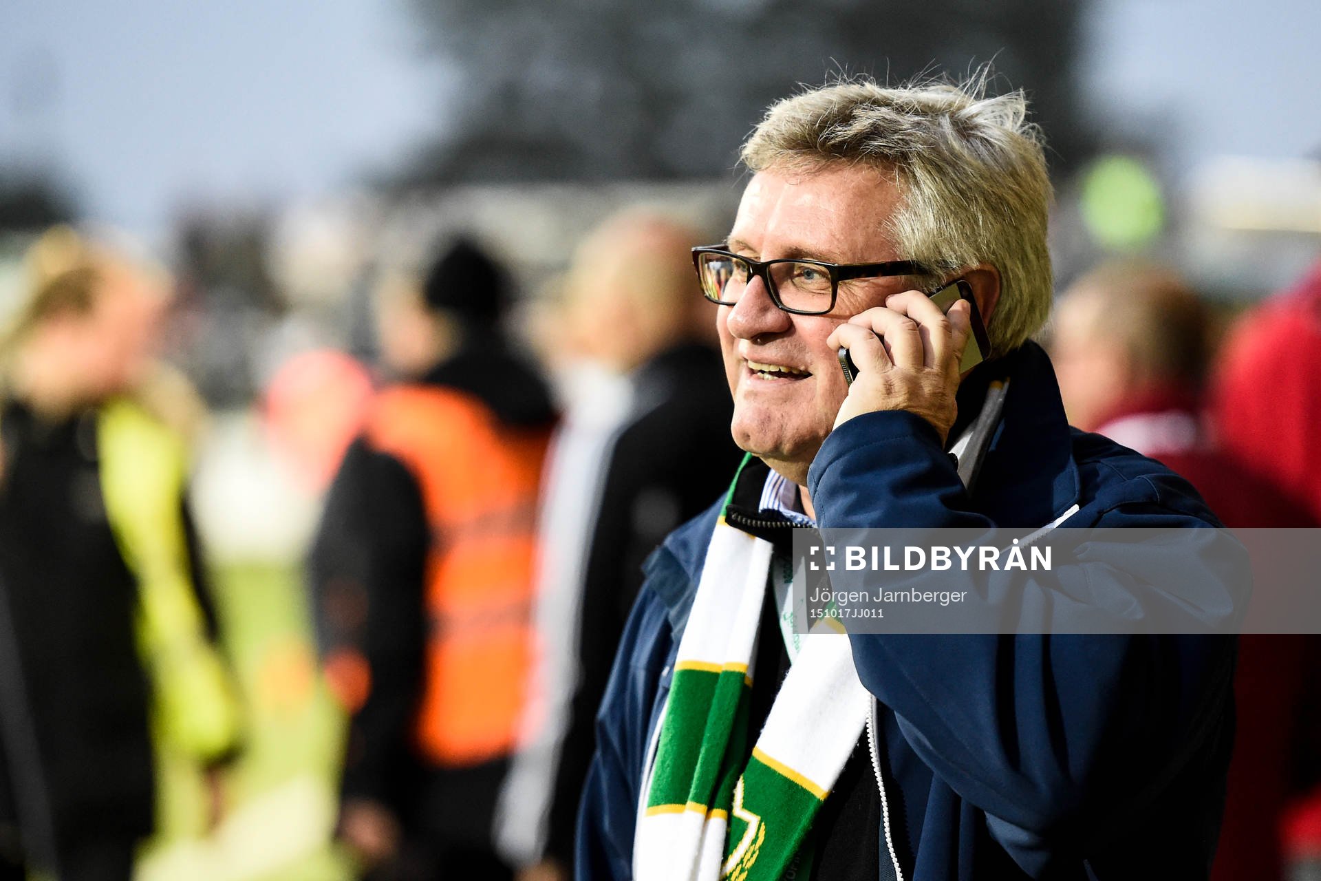 Jönköpings ordförande Sune Lantz pratar i telefon och mottager gratulationer inför en fotbollsmatch i Superettan mellan Jönköping Södra och Östersund den 17 oktober 2015 i Jönköping.