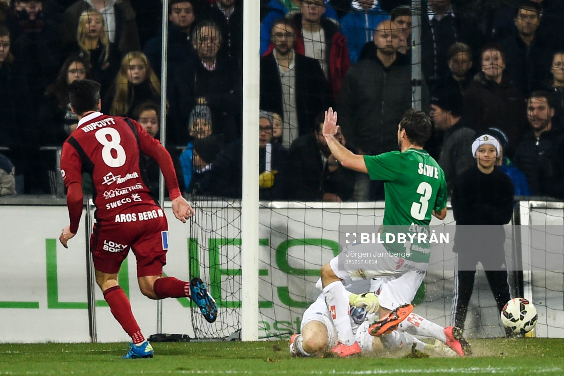 Östersunds Jamie Hopcutt gör 0-1