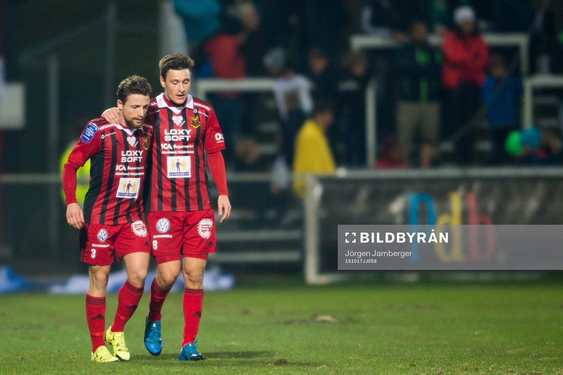 Östersunds Jamie Hopcutt (h) och Kujtim Bala (v)
