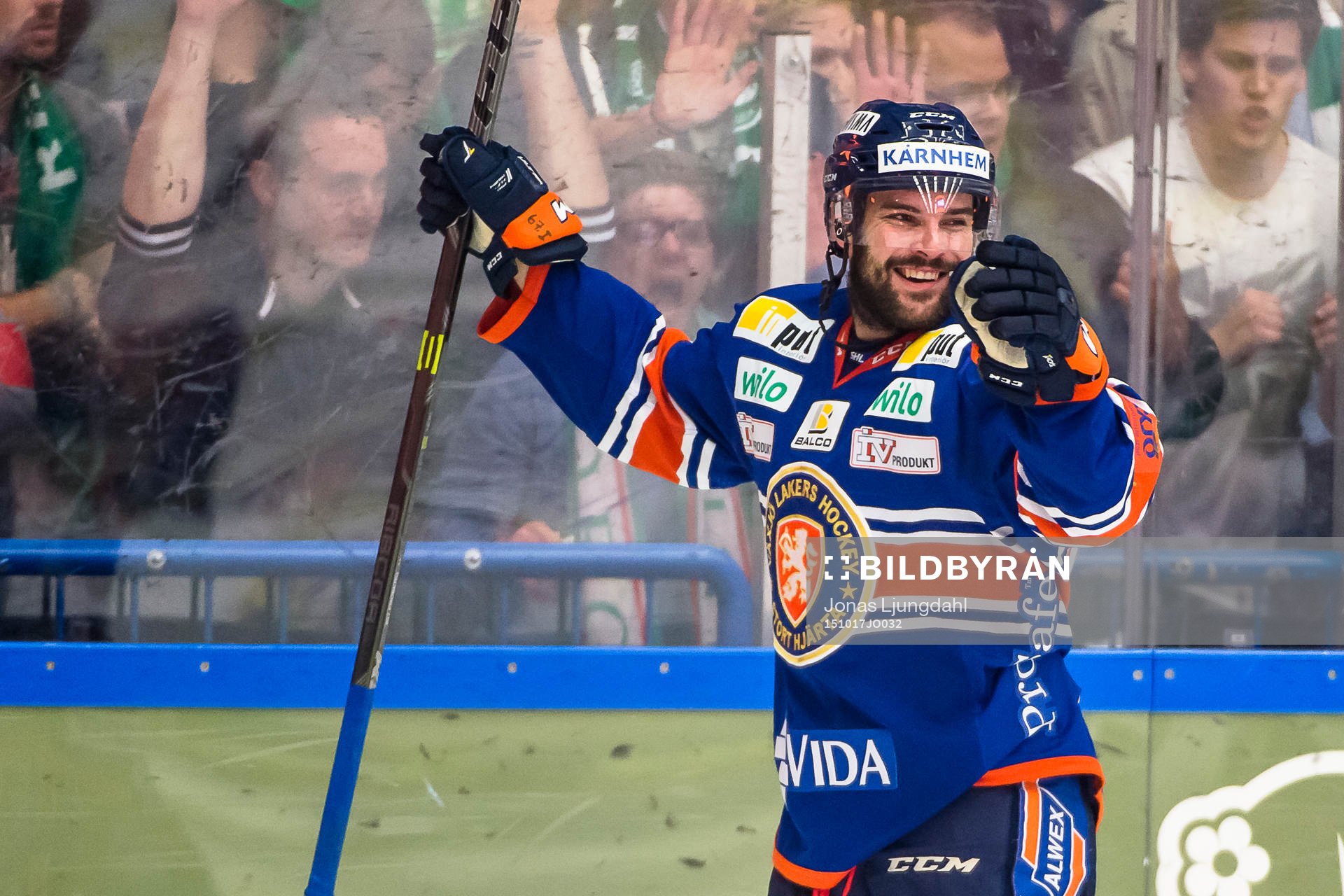 Växjös Linus Fröberg jublar