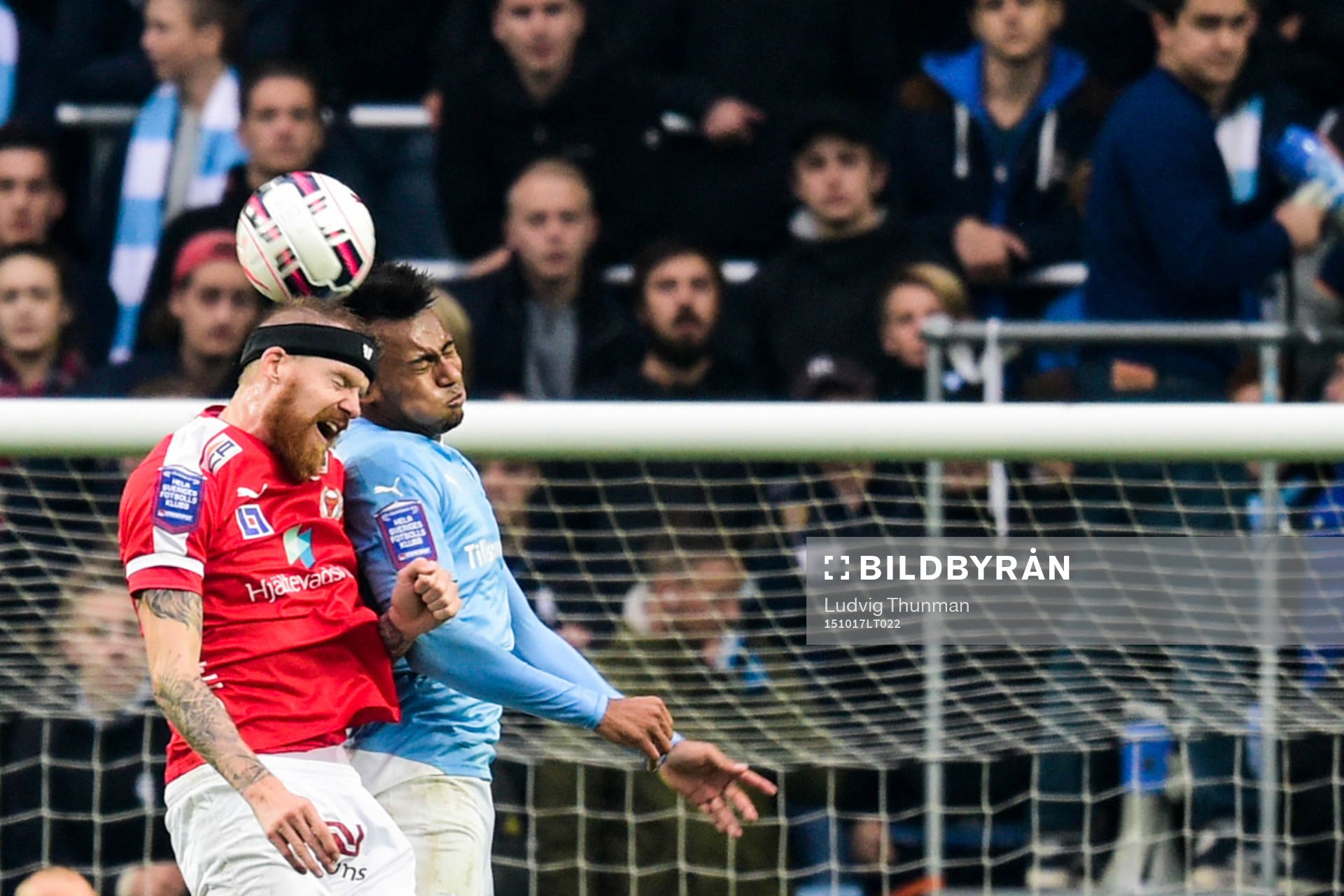 Kalmars Marcus Nilsson i nickduell med Malmös Luis Felipe Carvalho da Silva under fotbollsmatchen i Allsvenskan mellan Malmö FF och Kalmar den 17 oktober 2015 i Malmö. 