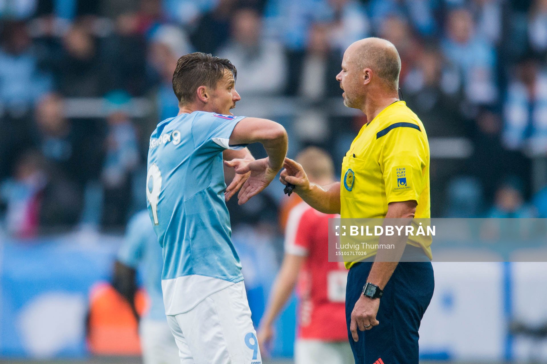 Malmös Markus Rosenberg i diskussion med domare Martin