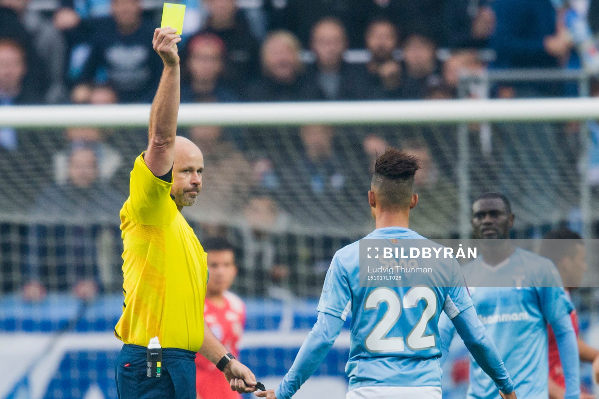 Malmös Tobias Sana varnas av domare Martin Hansson
