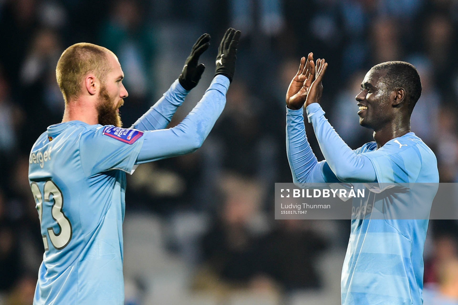 Malmös Jo Inge Berget jublar med Enoch Kofi Adu efter sitt 2-0 mål under fotbollsmatchen i Allsvenskan mellan Malmö FF och Kalmar den 17 oktober 2015 i Malmö.