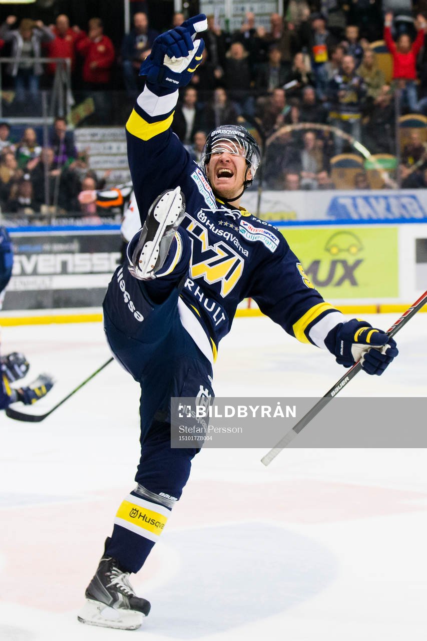 s Teemu Laine jublar