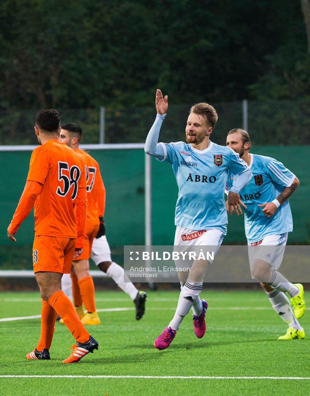 Brommapojkarnas Jacob Une Larsson jublar