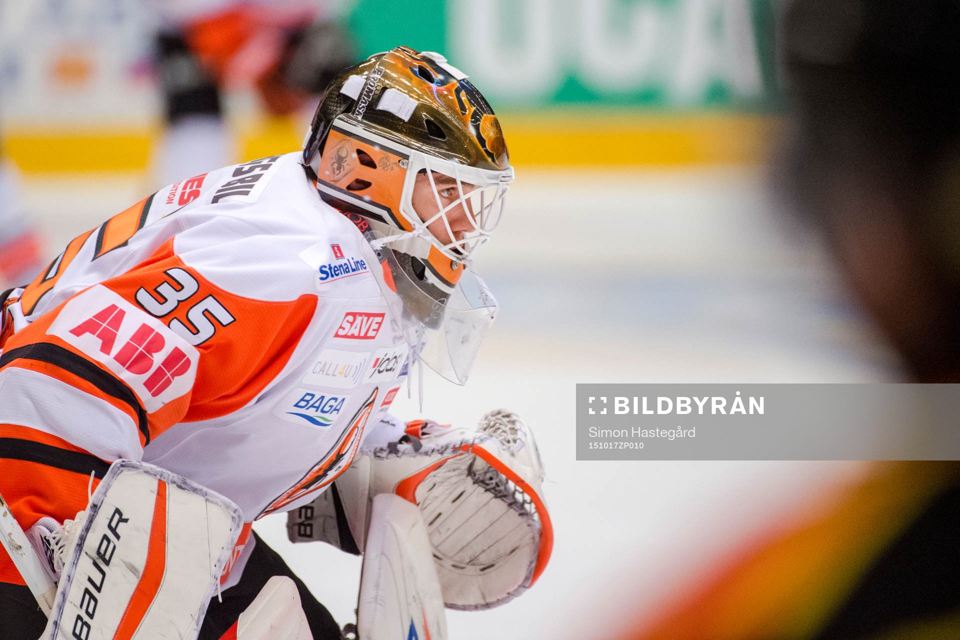 Karlskronas målvakt Linus Fernström före ishockeymatchen