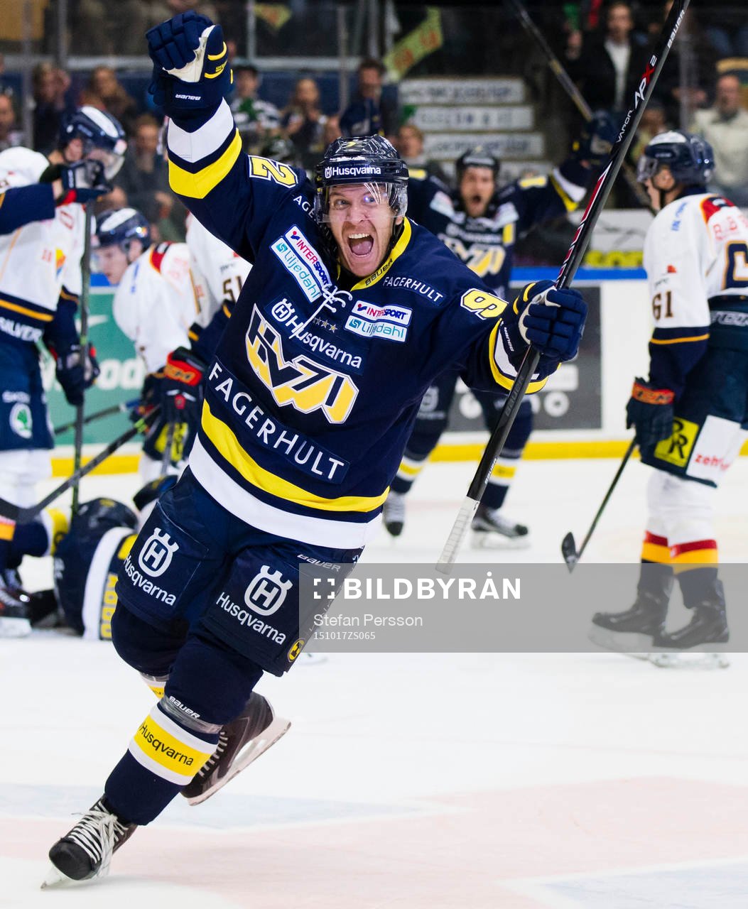 s Teemu Laine jublar