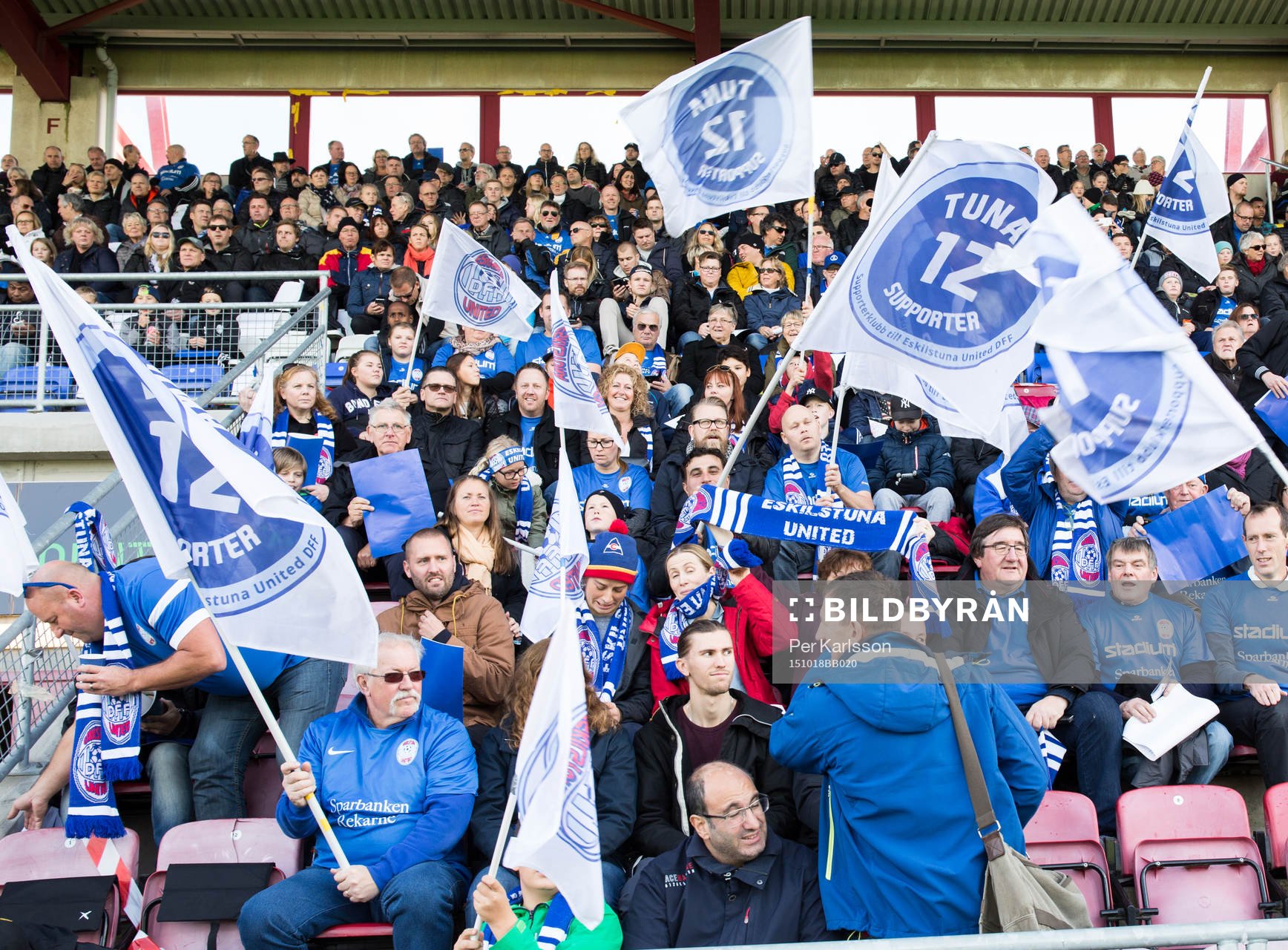 Eskilstunas supportrar före fotbollsmatchen mellan