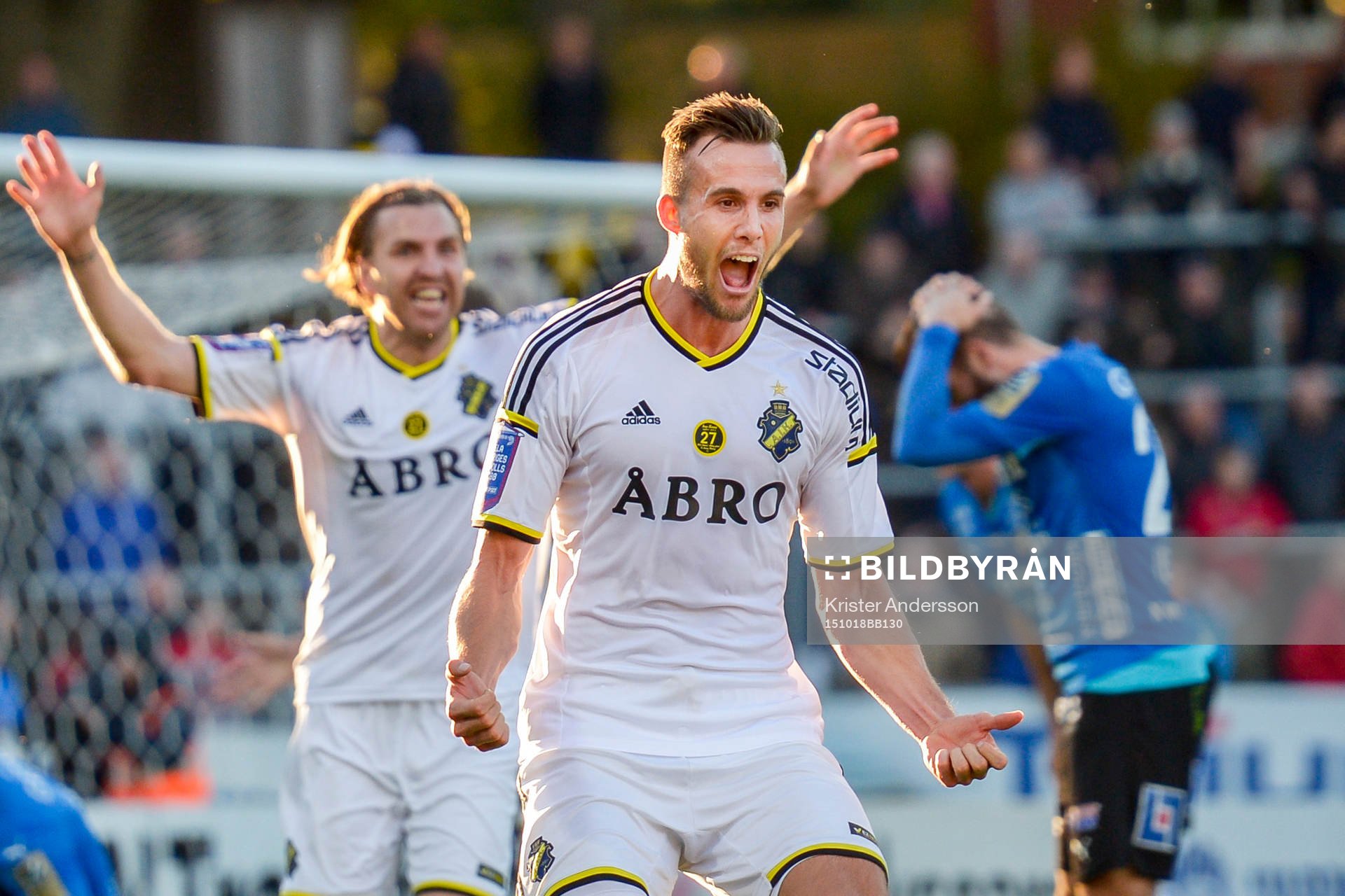s Fredrik Brustad jublar
