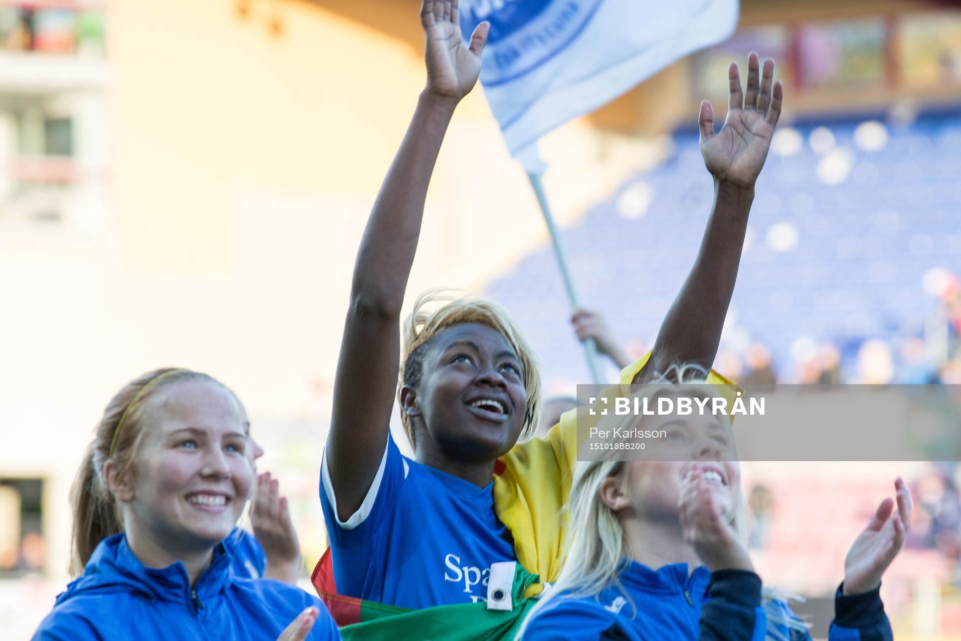 Gaelle Enganamouit som tackar publiken