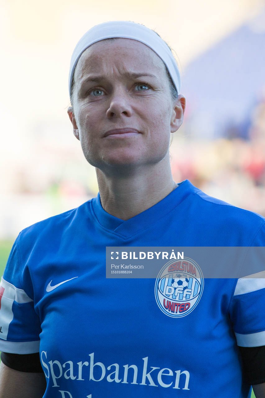 Eskilstuna Uniteds Sara Thunebro ser framåt