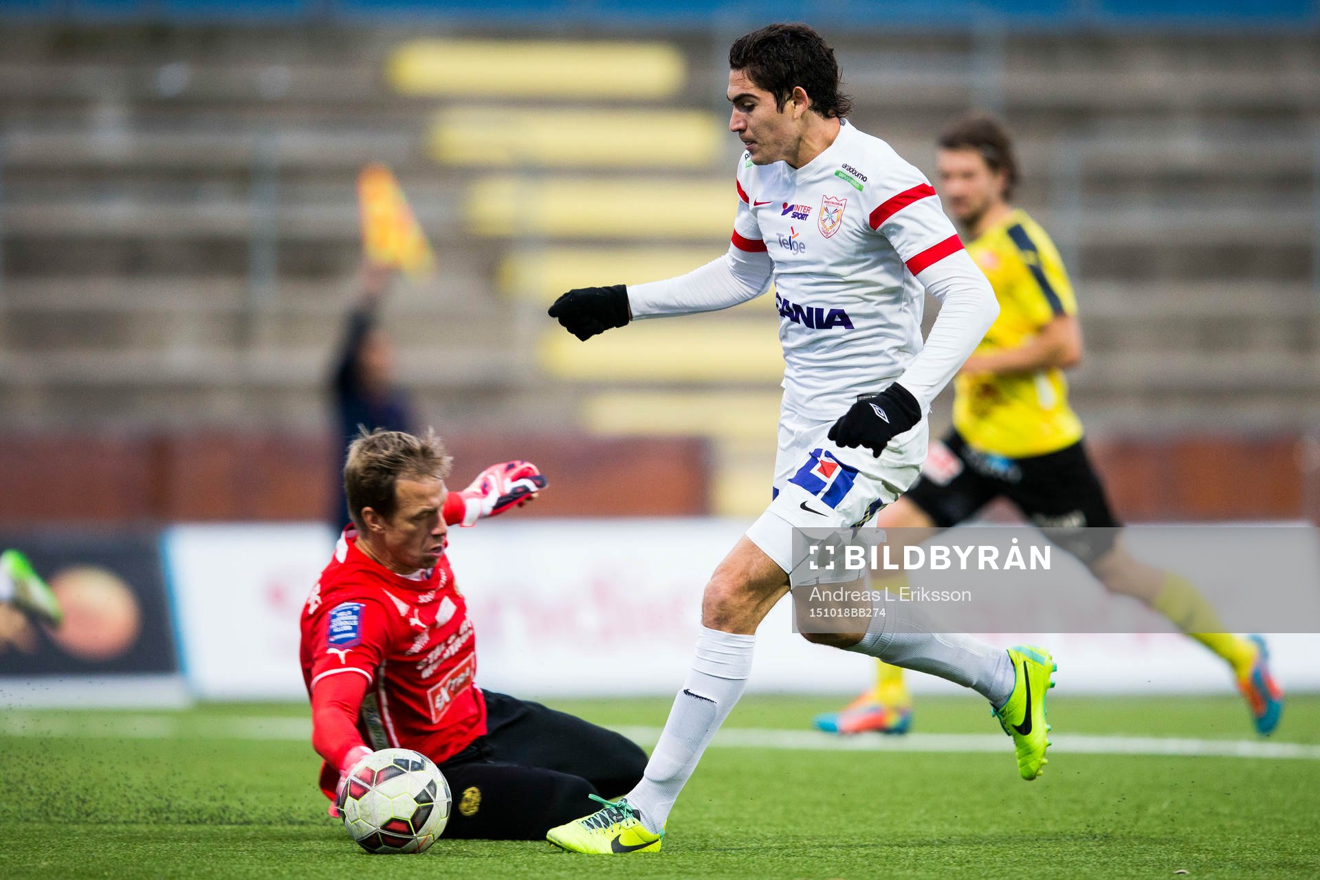 Mjällbys målvakt Mattias Asper och Assyriskas Gustavo