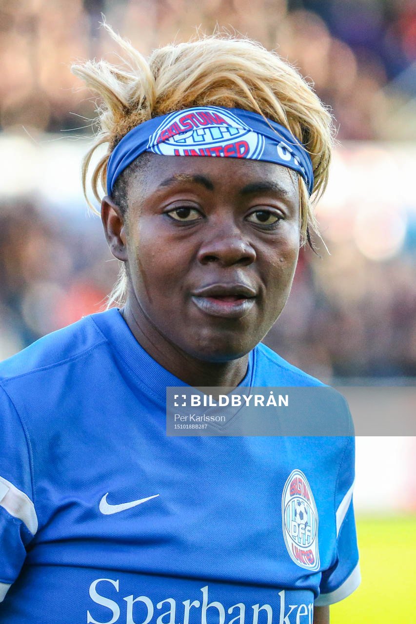 Eskilstuna Uniteds Gaelle Enganamouit under fotbollsmatchen mellan Eskilstuna United och Kopparbergs/Göteborg FC den 18 oktober i Eskilstuna