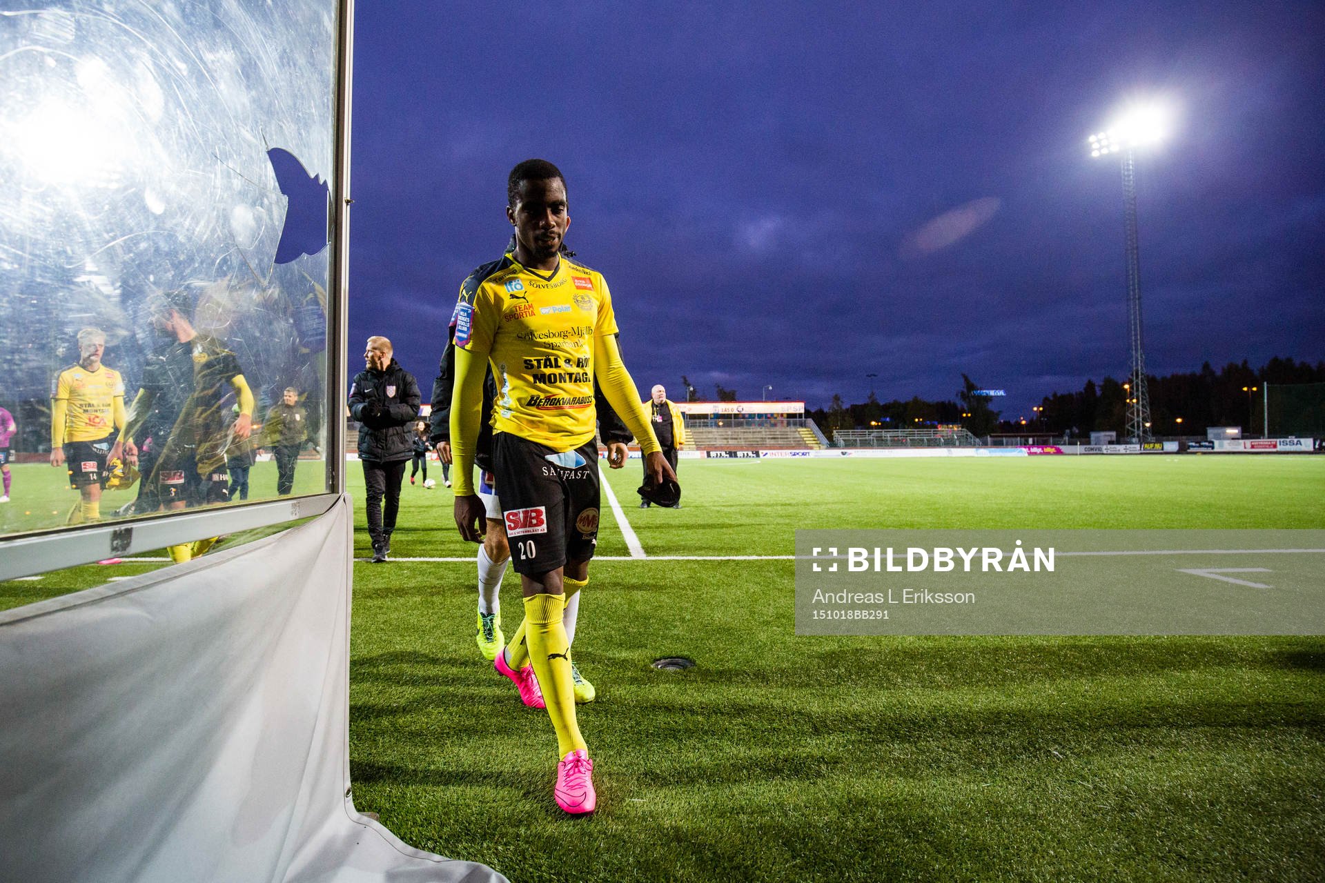 Mjällbys Theophilus Ola ser deppig ut