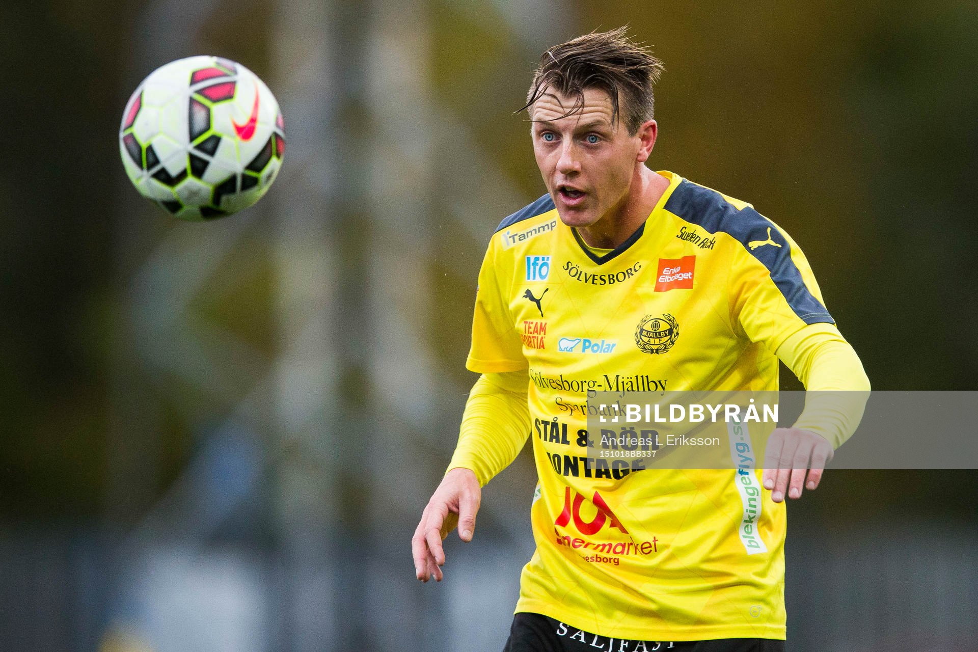 Mjällbys Daniel Nilsson med en nick