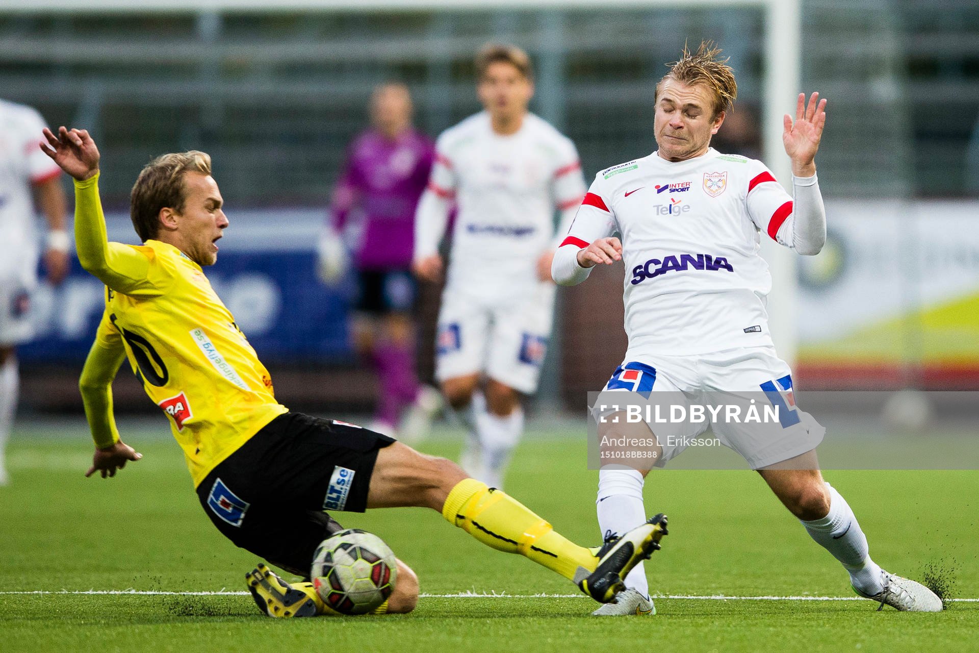 Mjällbys Jesper Gustafsson stoppar Assyriskas Christoffer