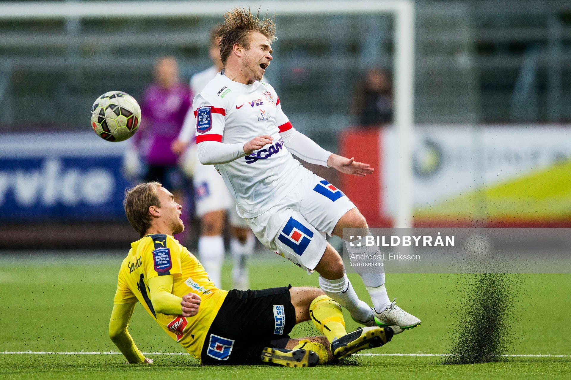 Mjällbys Jesper Gustafsson stoppar Assyriskas Christoffer