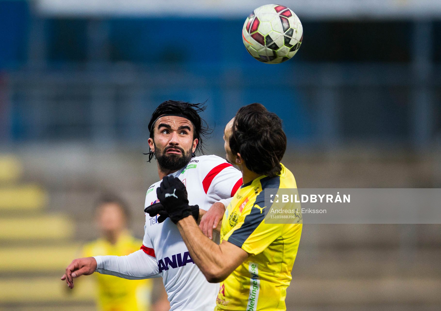 Assyriskas Alexander Nilsson och Mjällbys Daniel Ivanovski