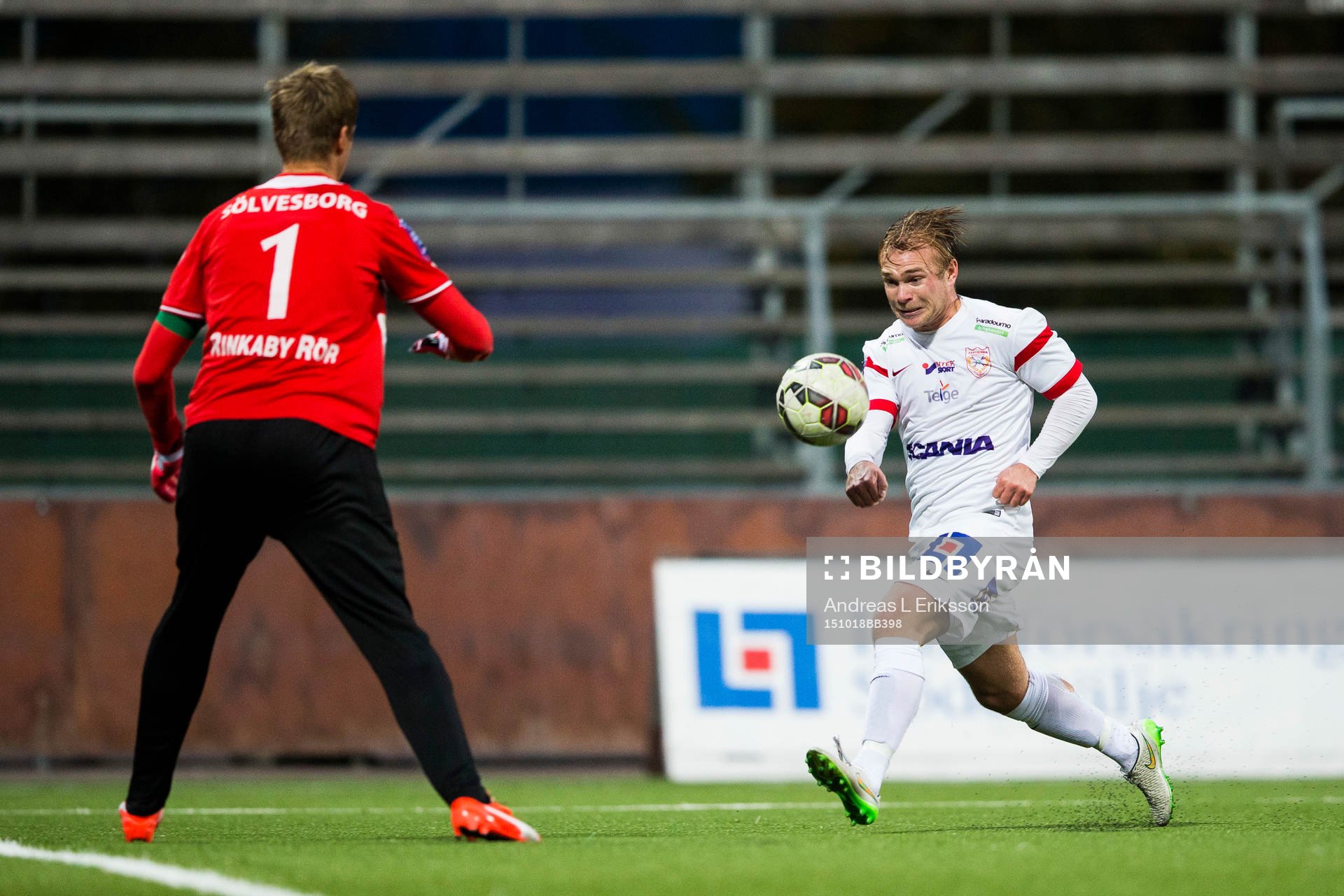 Mjällbys målvakt Mattias Asper och Assyriskas Christoffer
