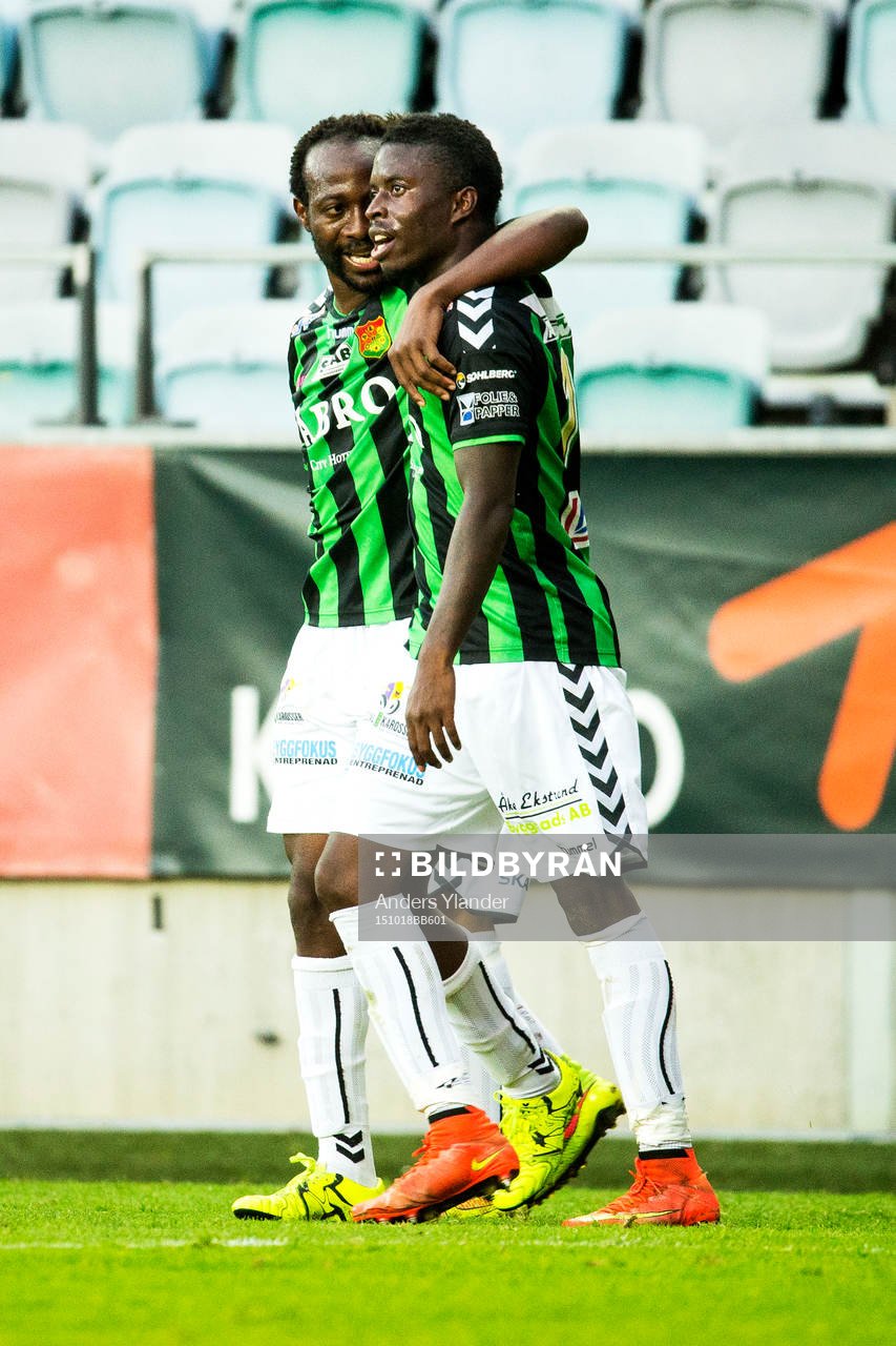 GAIS Reuben Ayarna gratulerar GAIS Kieron Cadogan