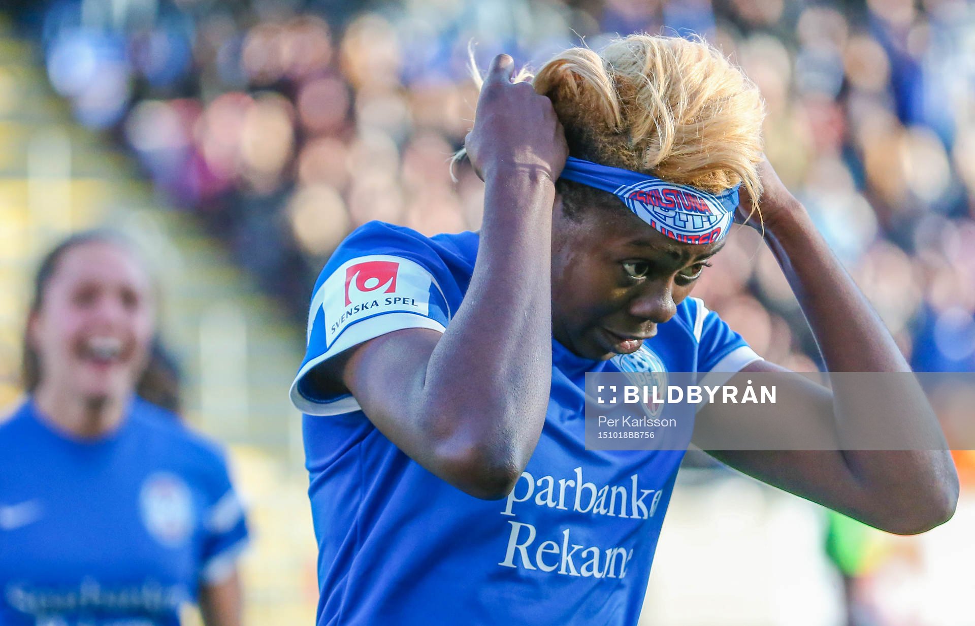 Eskilstuna Uniteds Gaelle Enganamouit drar på sig en